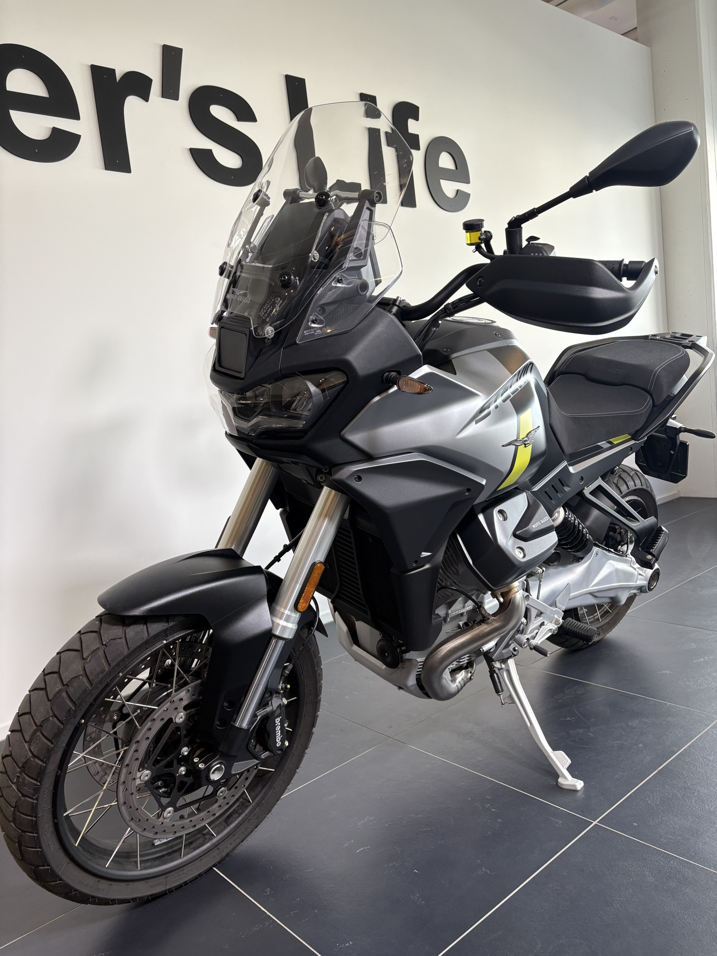 MOTO GUZZI Stelvio-showroom-element-3