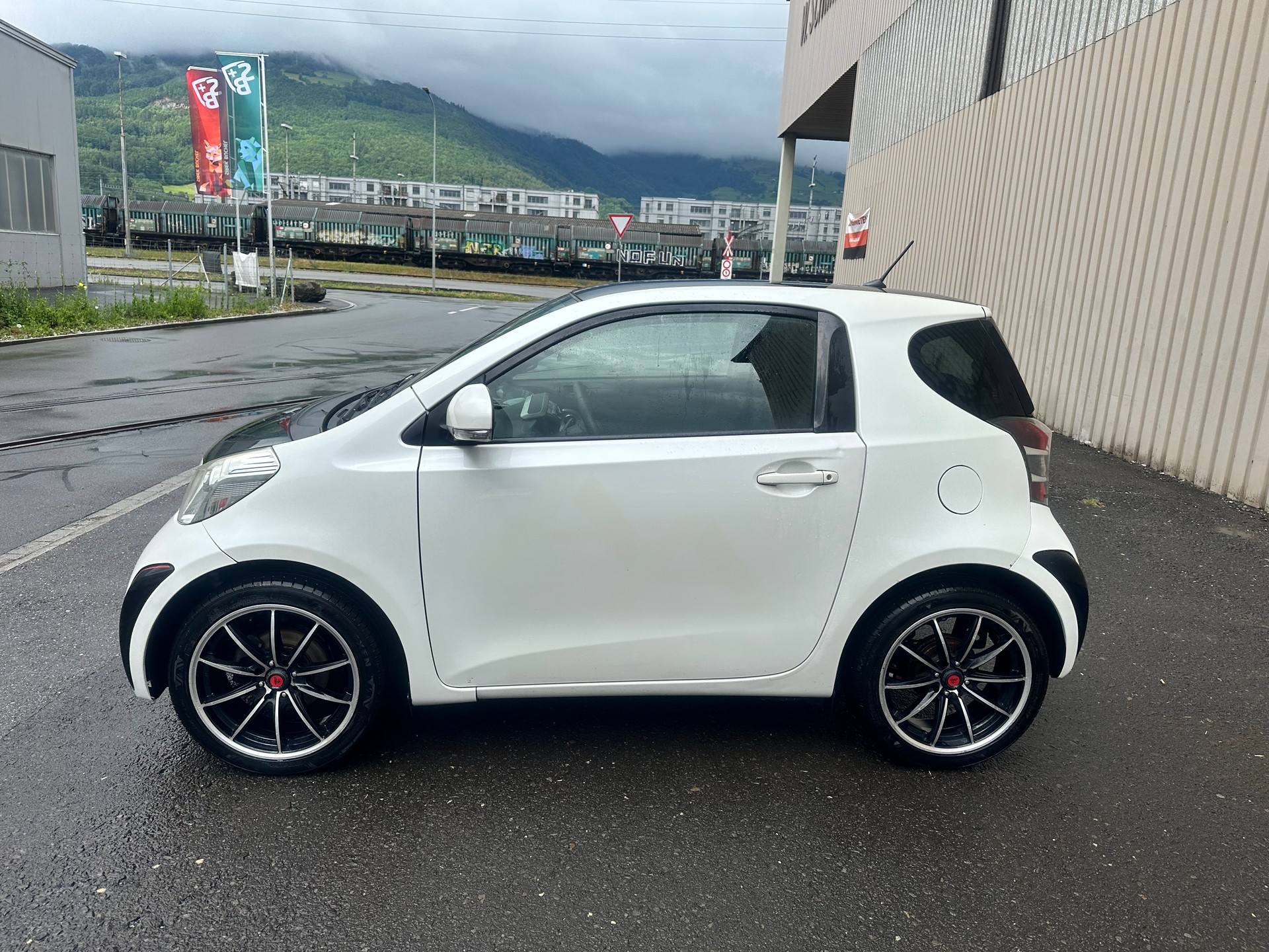 TOYOTA iQ 1.0 VVT-i Multidrive-image-3