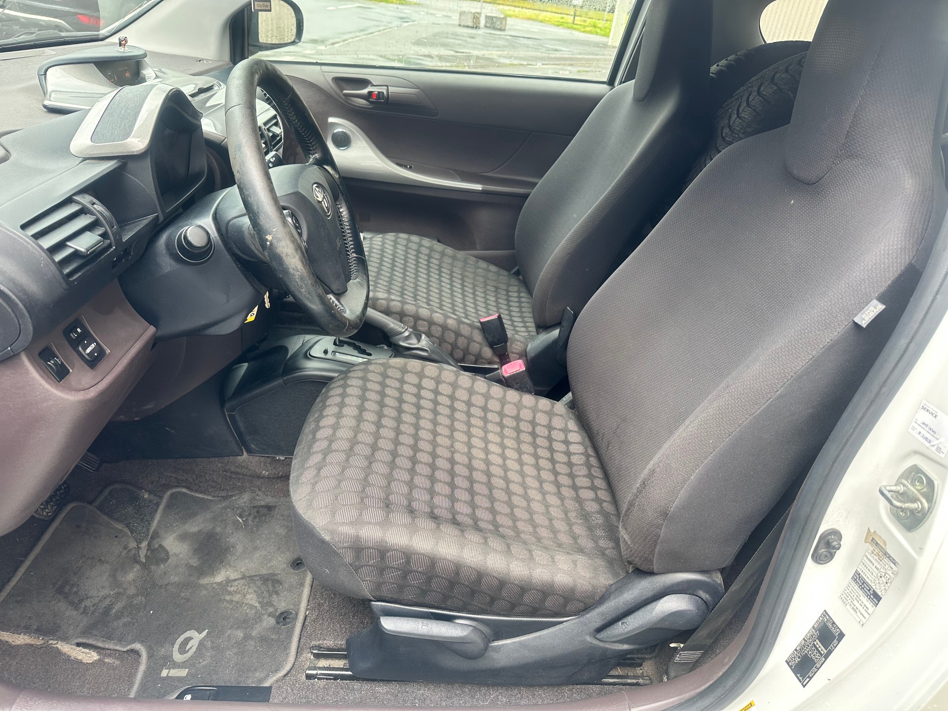 TOYOTA iQ 1.0 VVT-i Multidrive-image-12