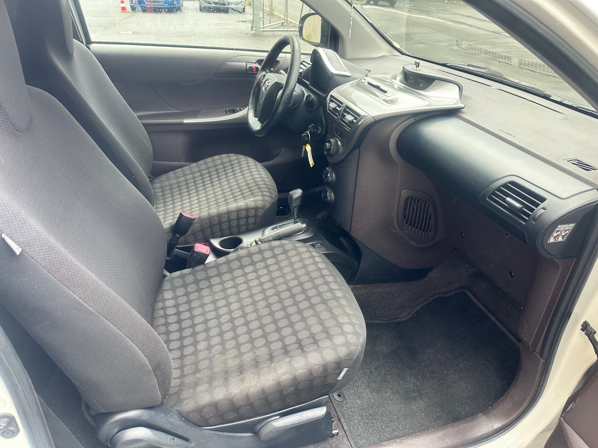 TOYOTA iQ 1.0 VVT-i Multidrive-image-13