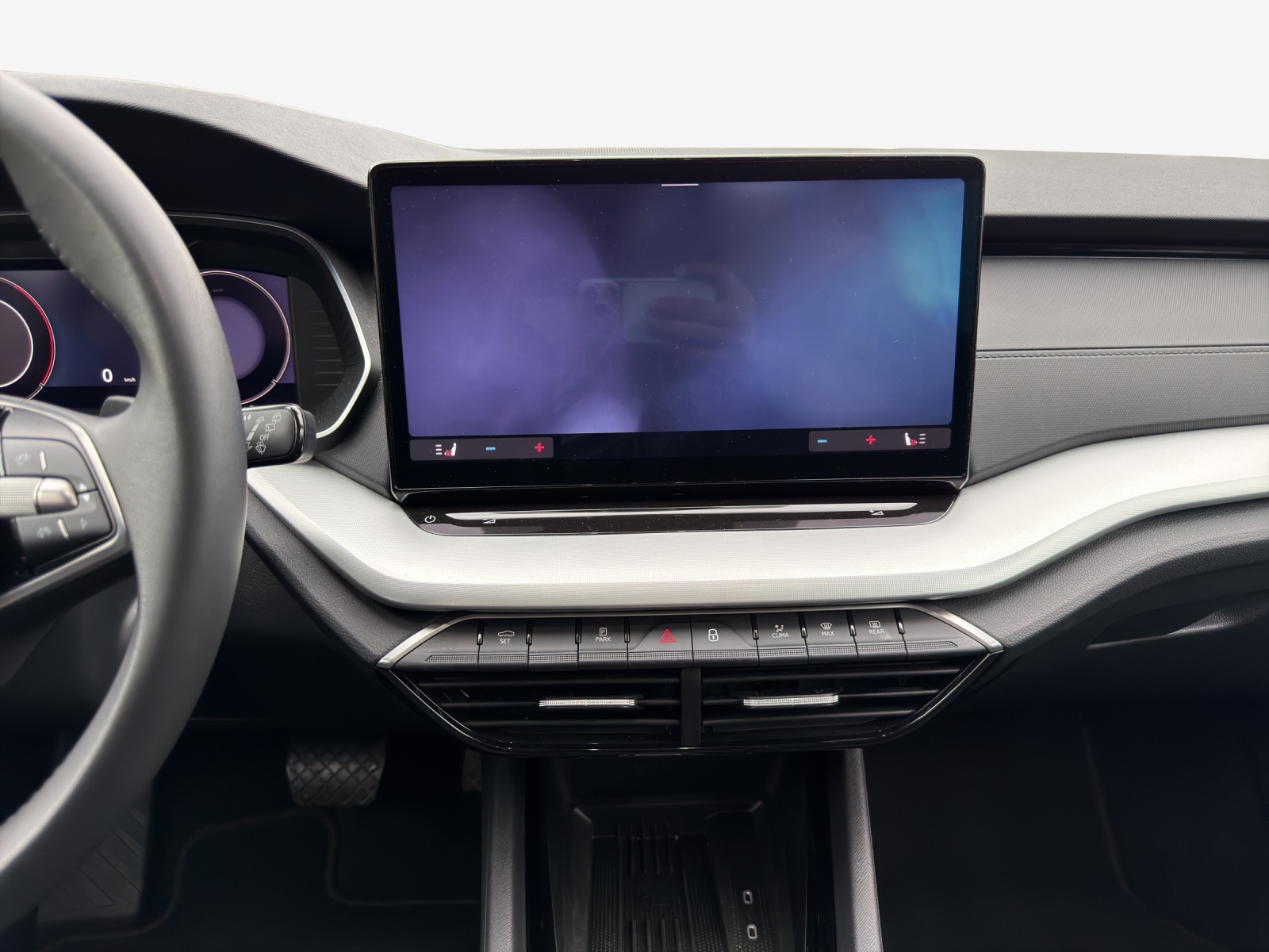 SKODA Octavia Combi 2.0 TDI DSG Selection-image-10