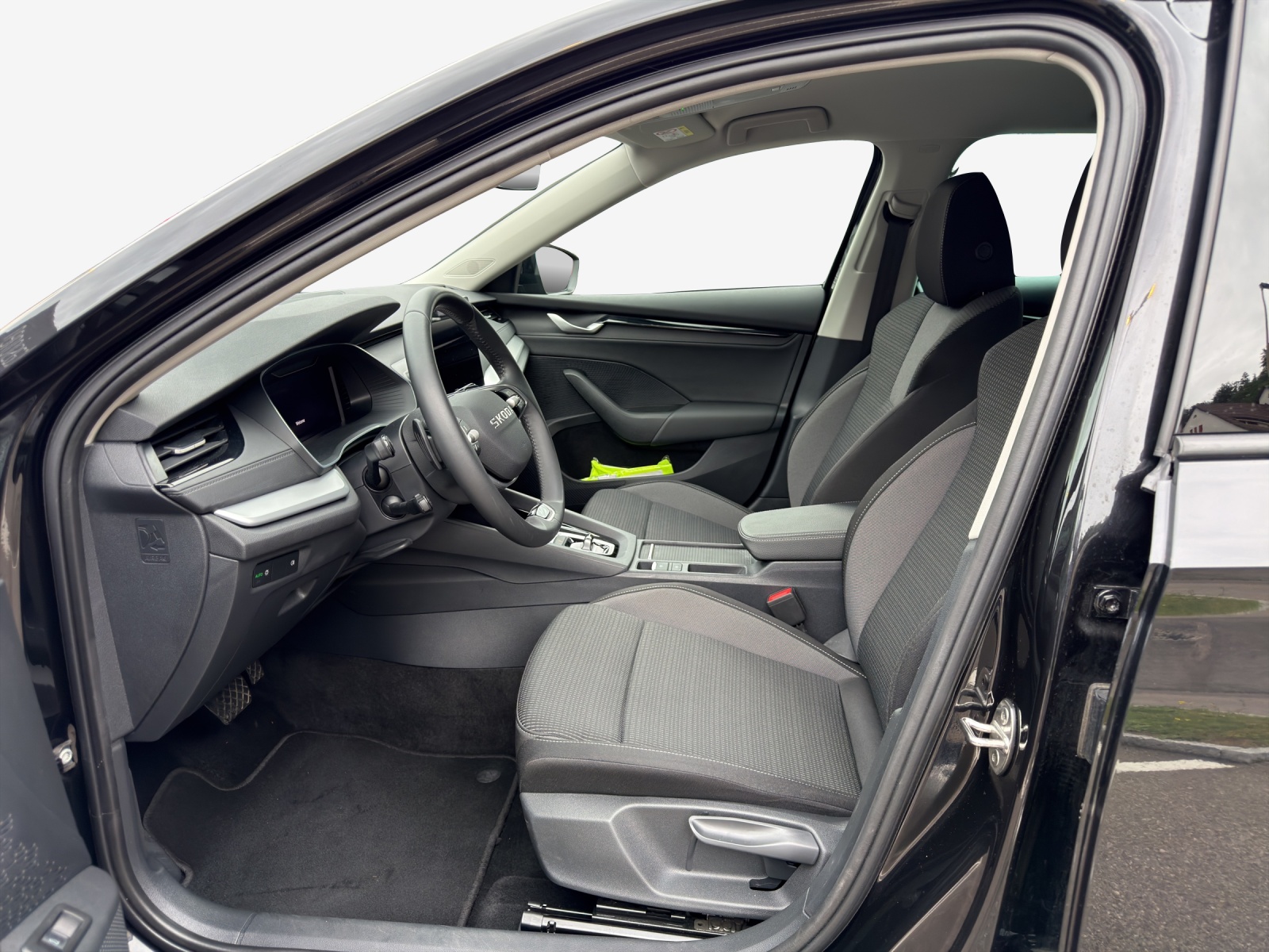 SKODA Octavia Combi 2.0 TDI DSG Selection-image-7