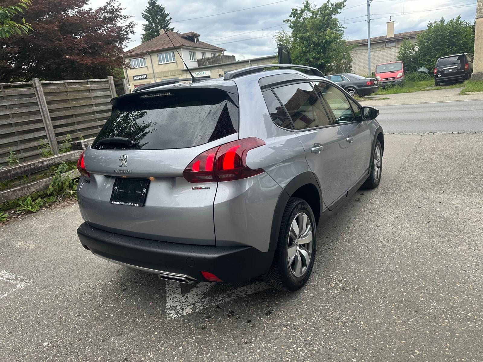 PEUGEOT 2008 1.2 PureTech GT Line EAT6-image-2