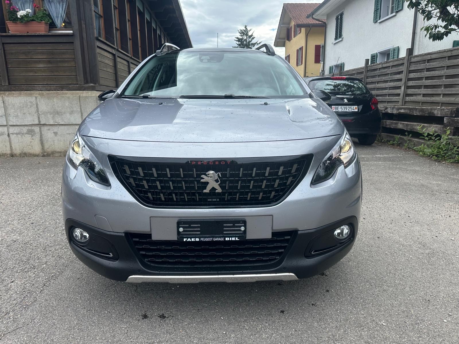 PEUGEOT 2008 1.2 PureTech GT Line EAT6-image-4