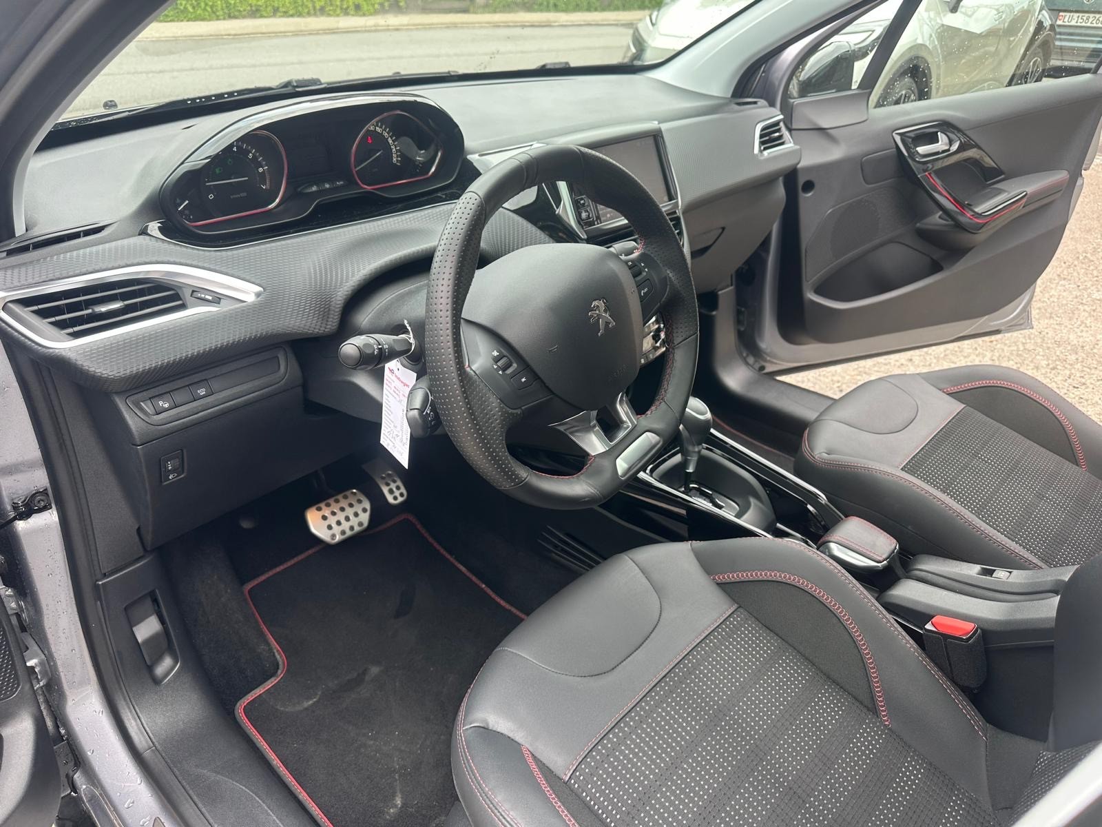 PEUGEOT 2008 1.2 PureTech GT Line EAT6-image-9
