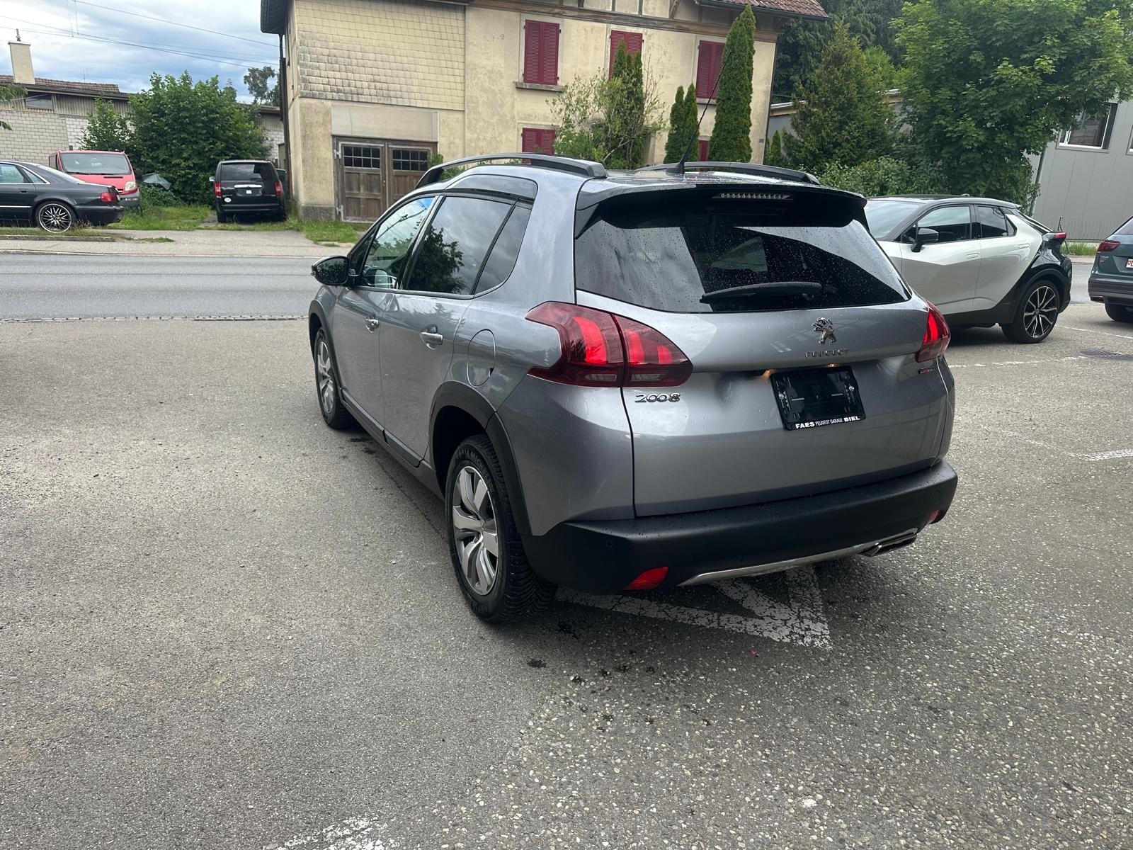 PEUGEOT 2008 1.2 PureTech GT Line EAT6-image-3