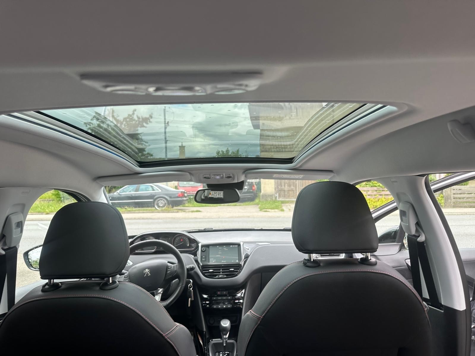 PEUGEOT 2008 1.2 PureTech GT Line EAT6-image-7