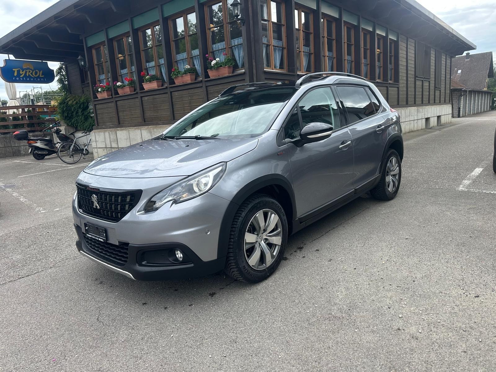 PEUGEOT 2008 1.2 PureTech GT Line EAT6-image-1