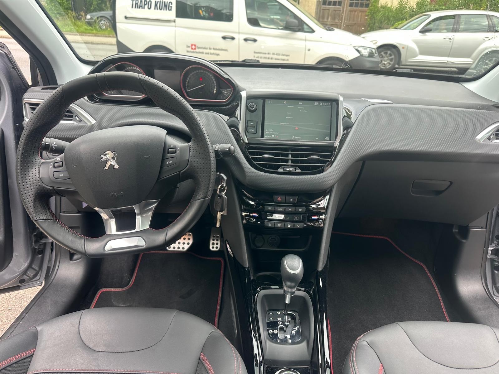 PEUGEOT 2008 1.2 PureTech GT Line EAT6-image-8