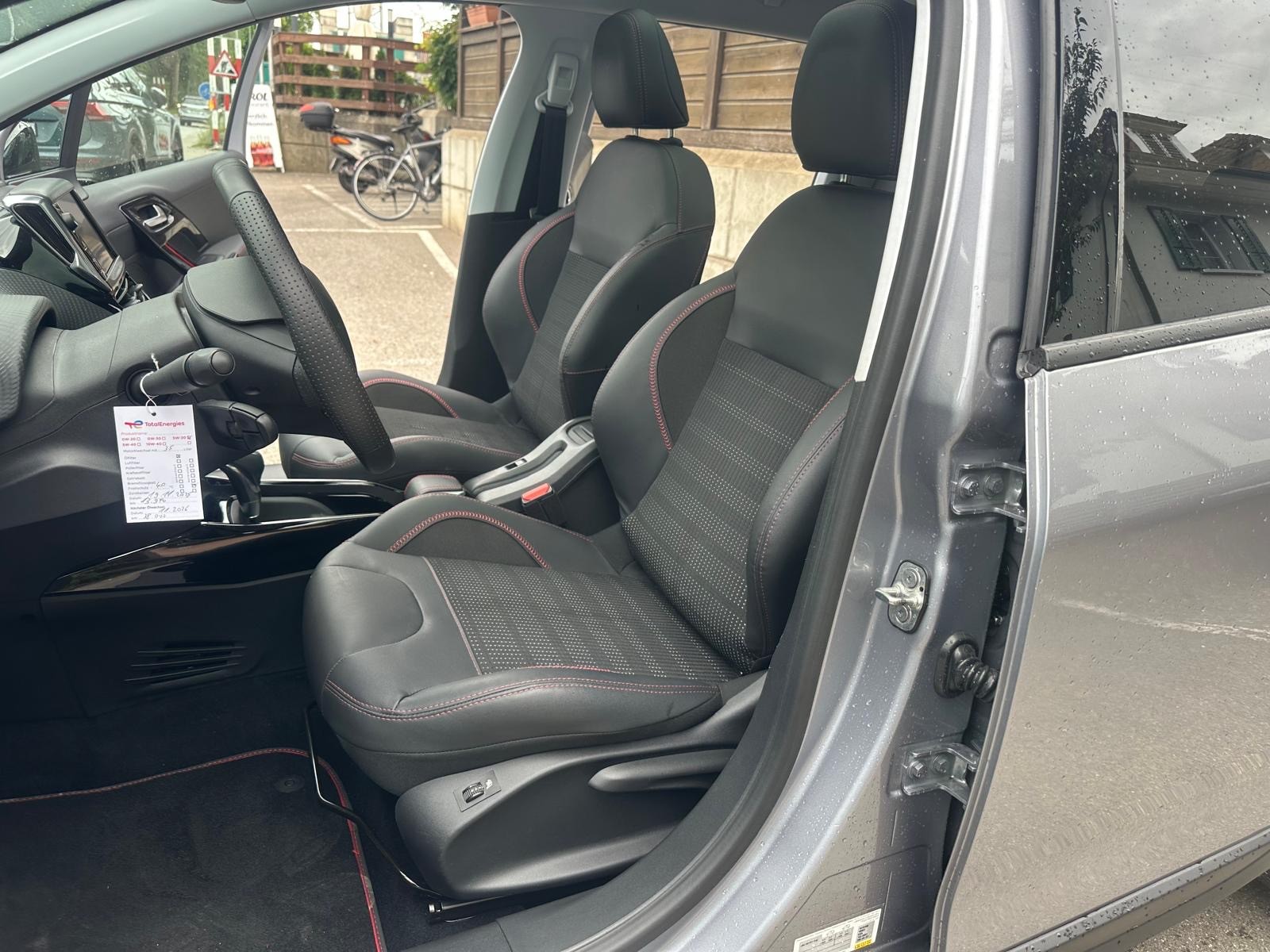PEUGEOT 2008 1.2 PureTech GT Line EAT6-image-10