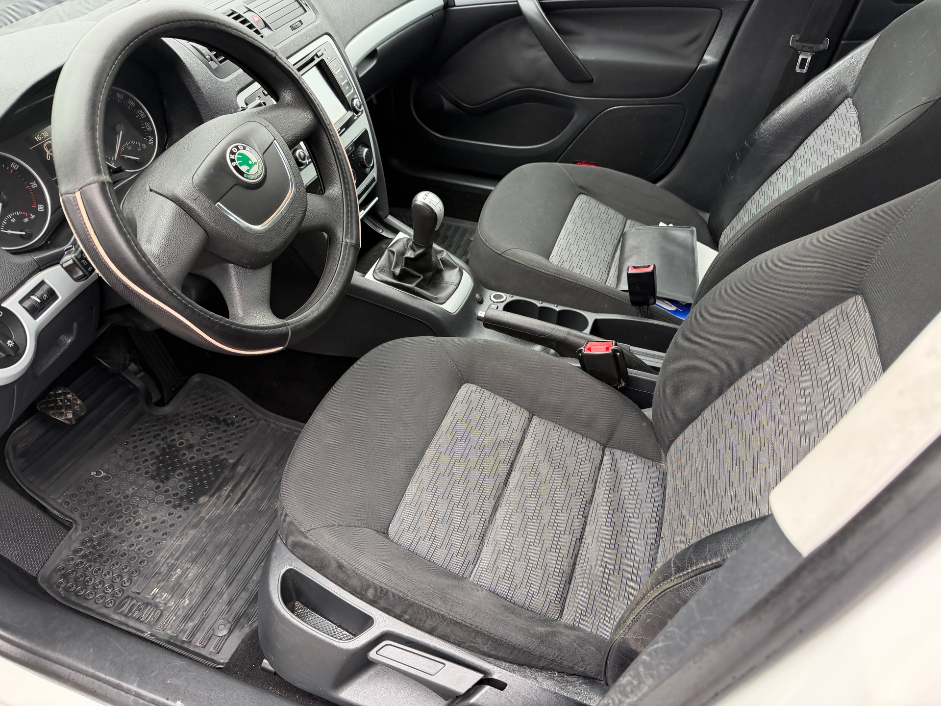 SKODA Octavia Combi 1.8 TSI Swiss Adventure 4x4-image-3