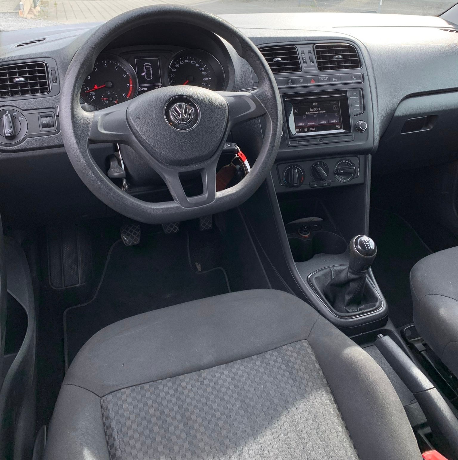 VW Polo 1.0 BMT Trendline (Klima * Multimedia * BO6)-image-11