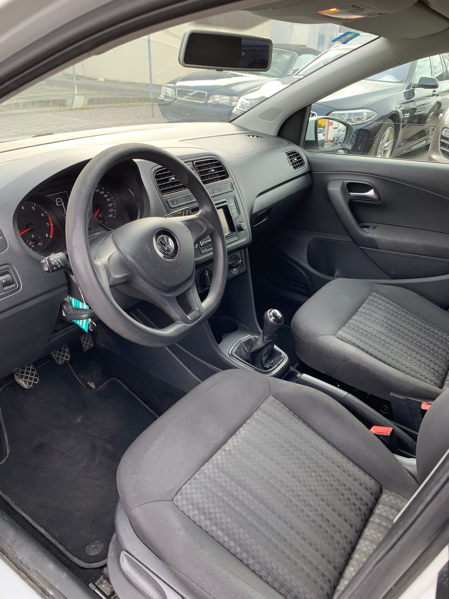 VW Polo 1.0 BMT Trendline (Klima * Multimedia * BO6)-image-12