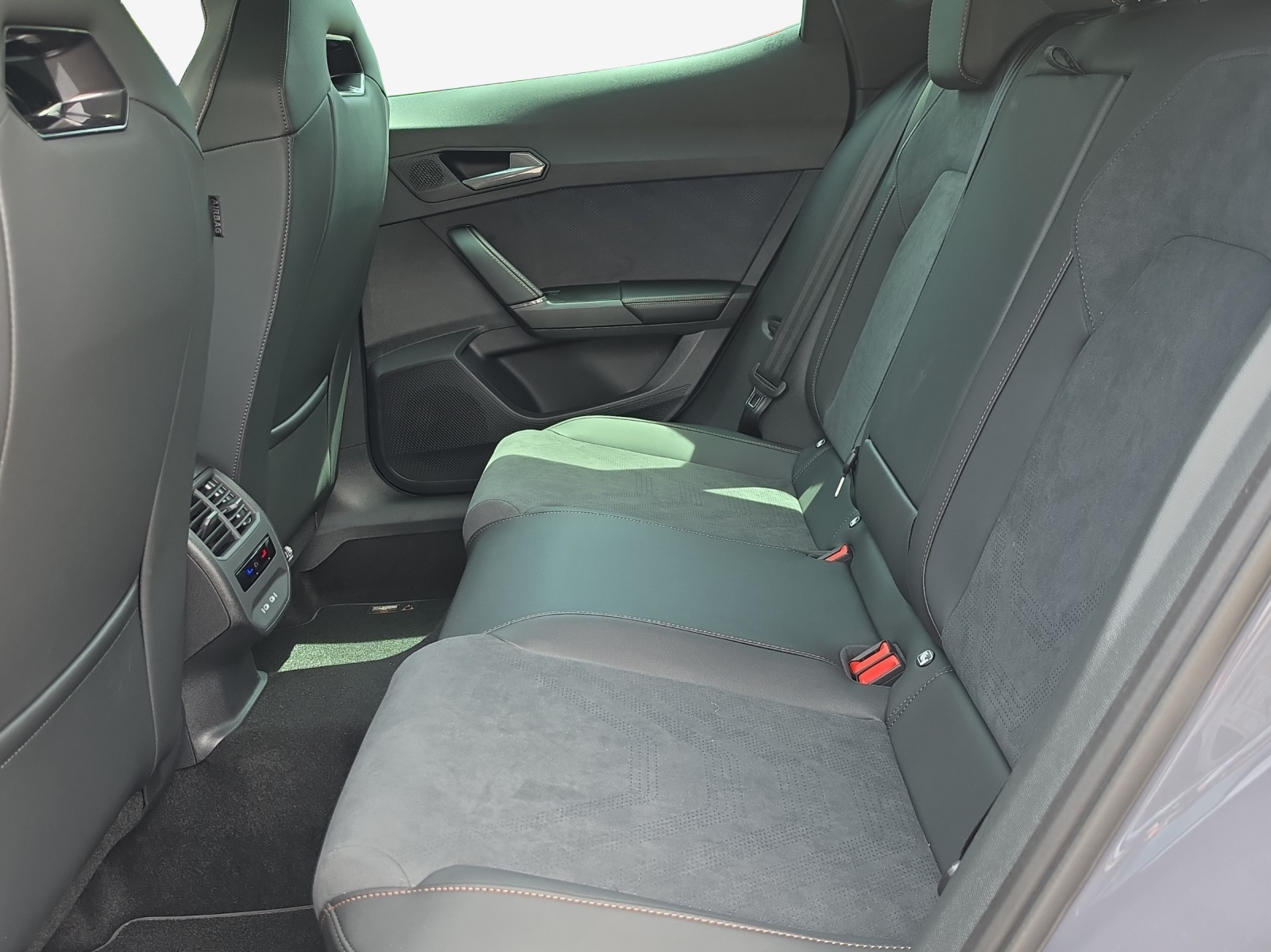 CUPRA Formentor 1.5 e-HYBRID pHEV DSG-image-11