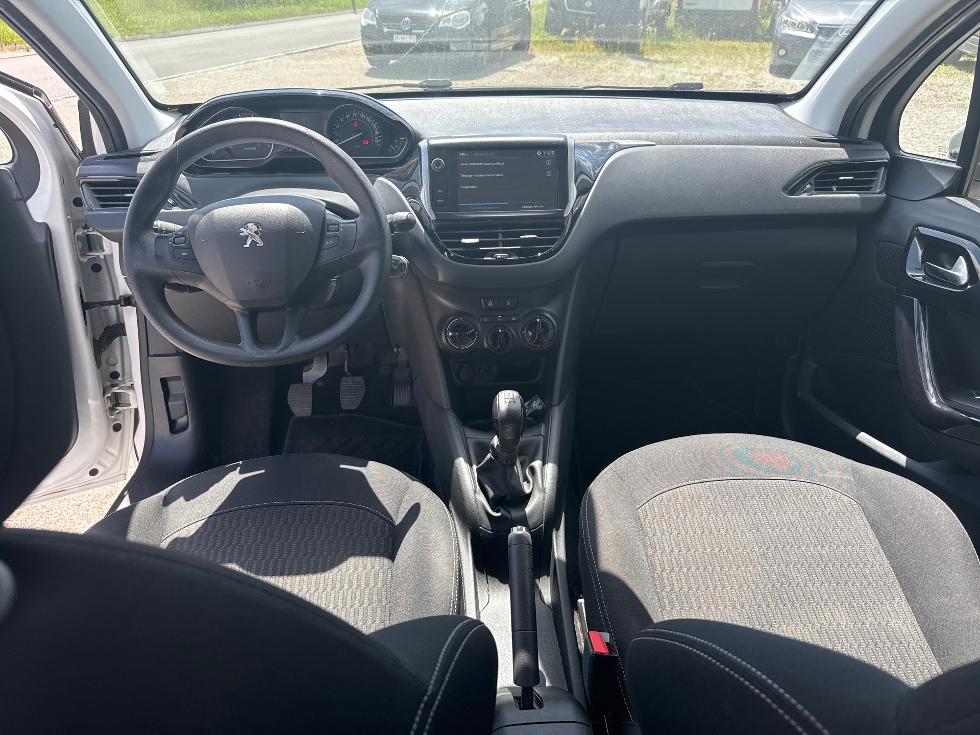 PEUGEOT 208 1.2 PureTech Access-image-6