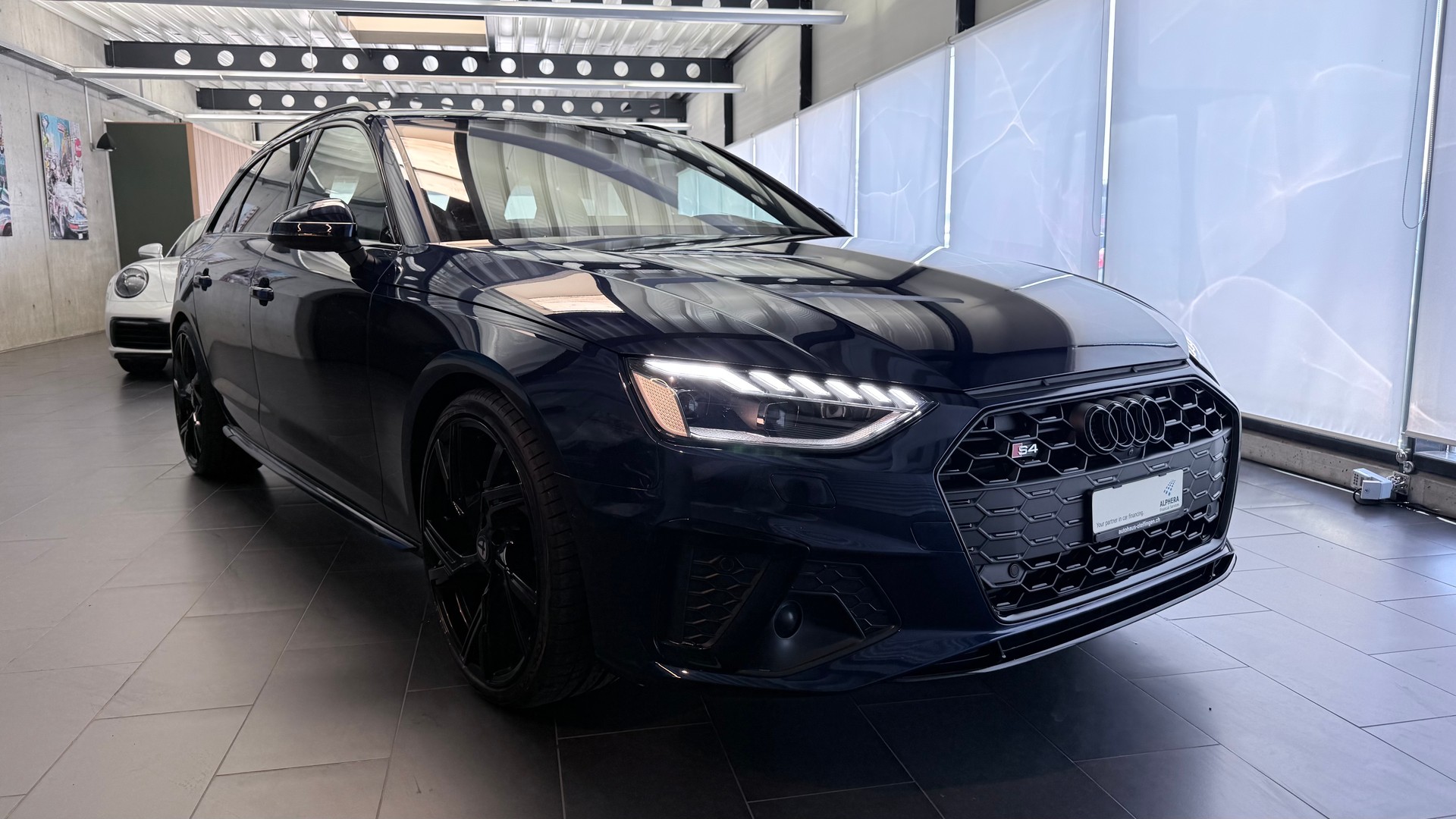 AUDI S4 Avant 3.0 V6 TDI quattro T-Tronic-image-2