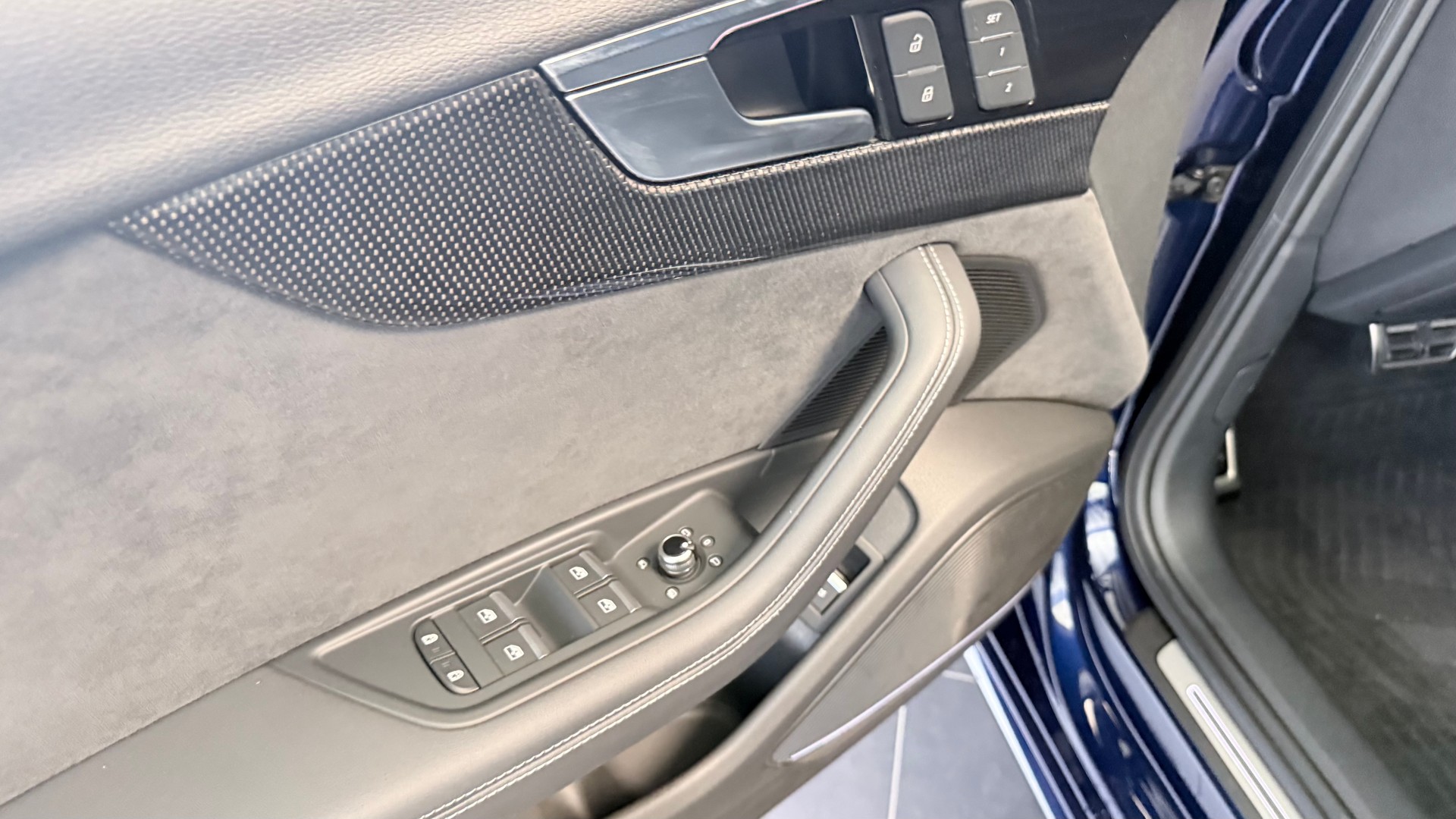 AUDI S4 Avant 3.0 V6 TDI quattro T-Tronic-image-11