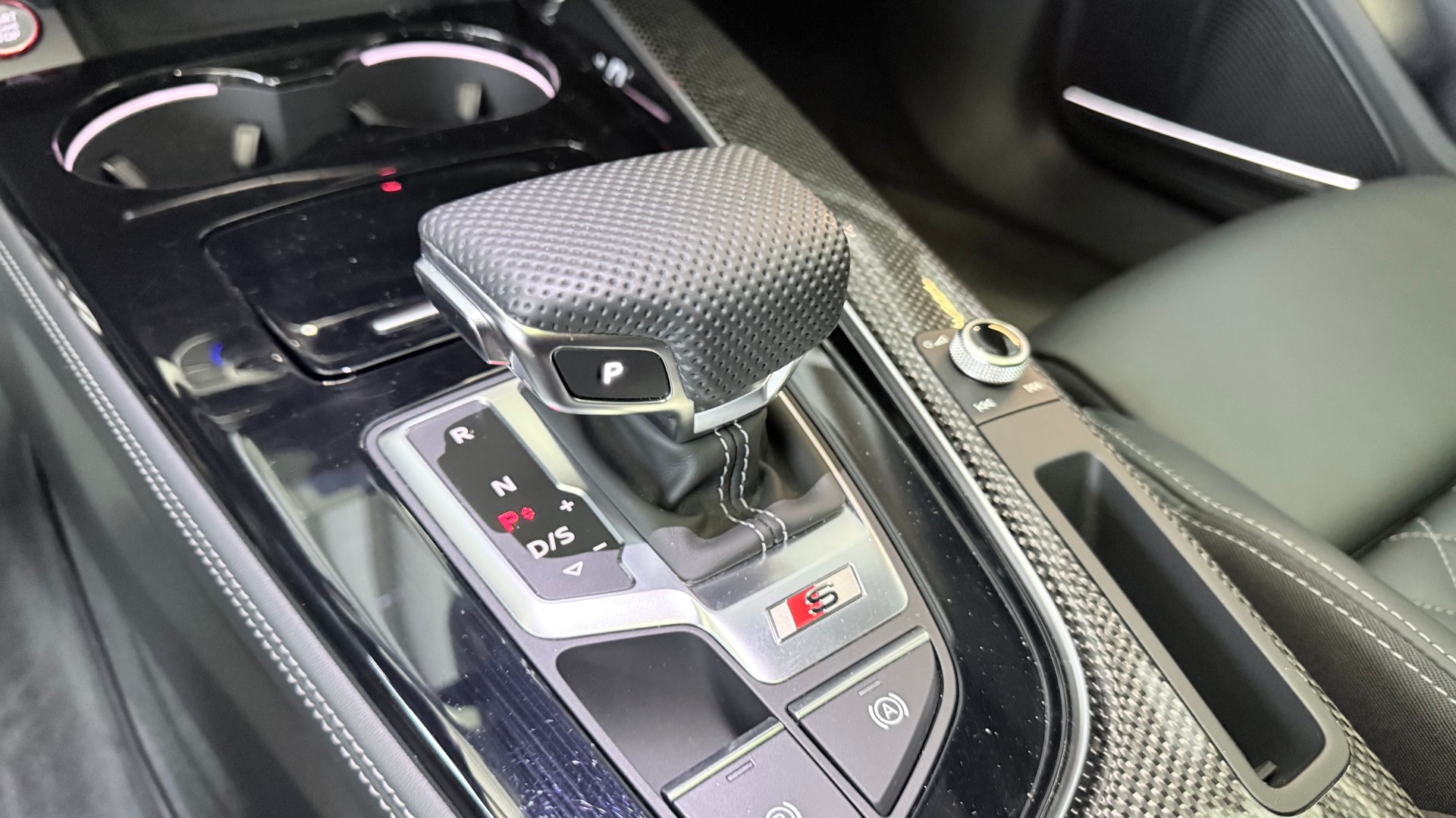 AUDI S4 Avant 3.0 V6 TDI quattro T-Tronic-image-14