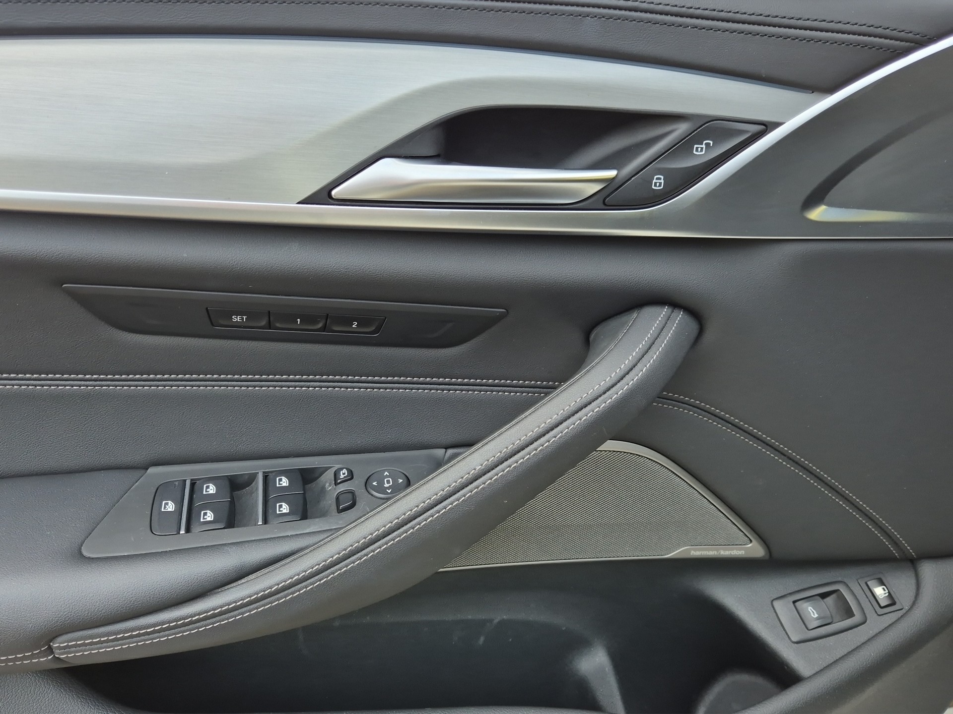 BMW 545e xDrive Pure M Sport Steptronic-image-13