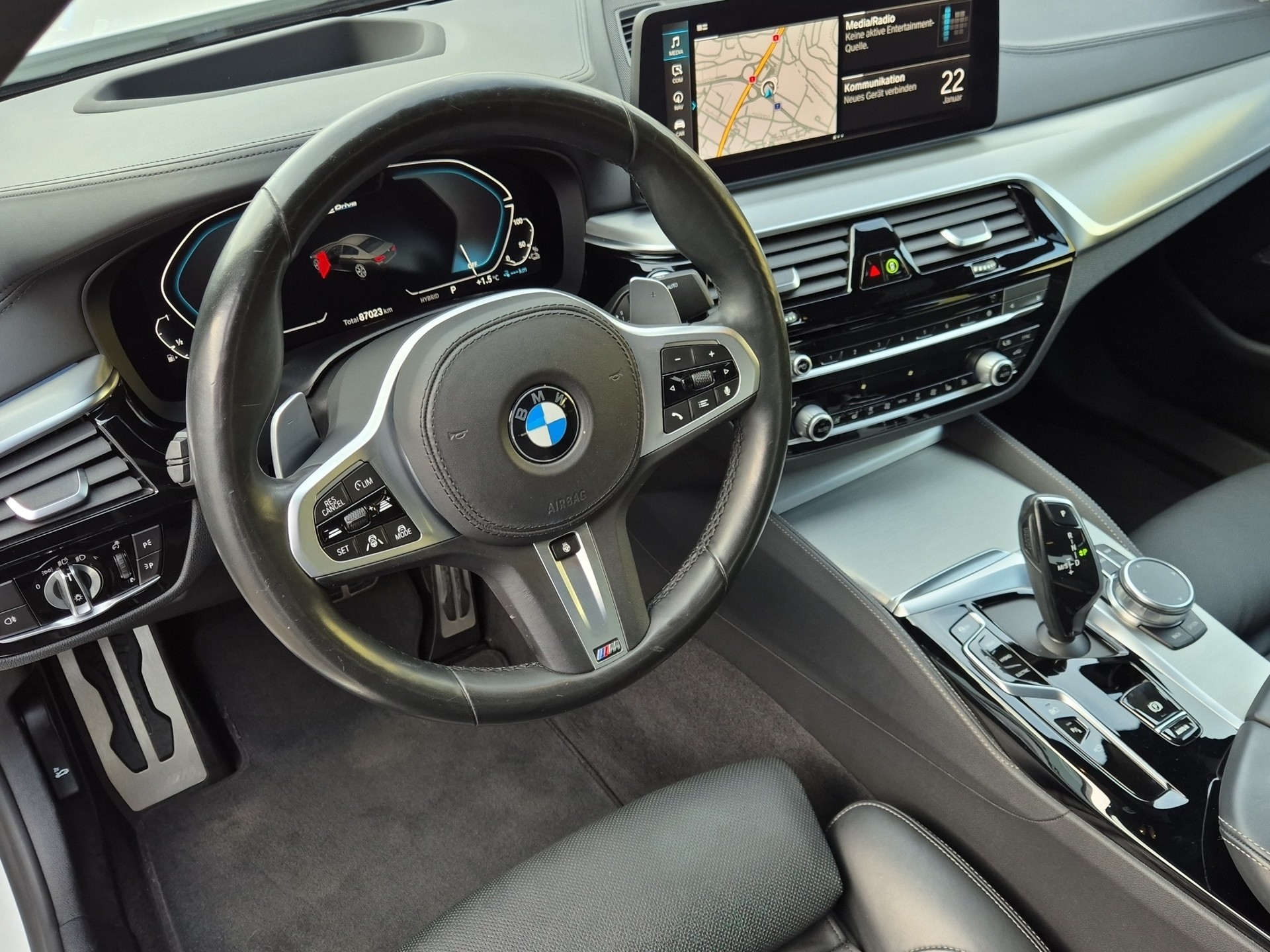 BMW 545e xDrive Pure M Sport Steptronic-image-10