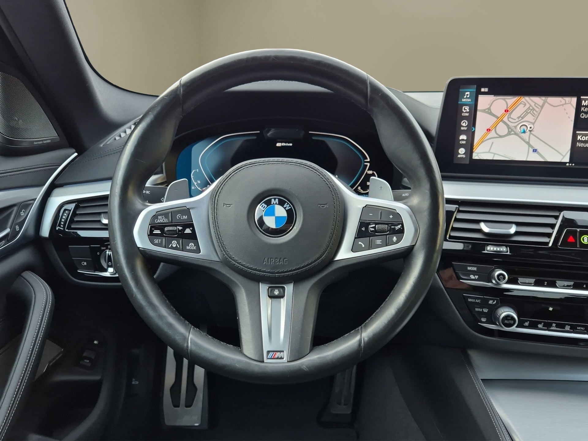 BMW 545e xDrive Pure M Sport Steptronic-image-12
