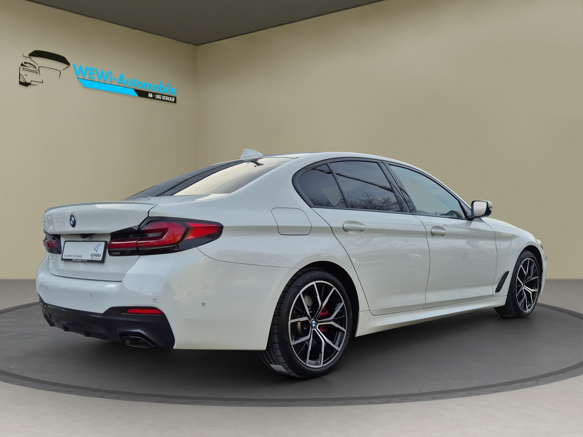 BMW 545e xDrive Pure M Sport Steptronic-image-4