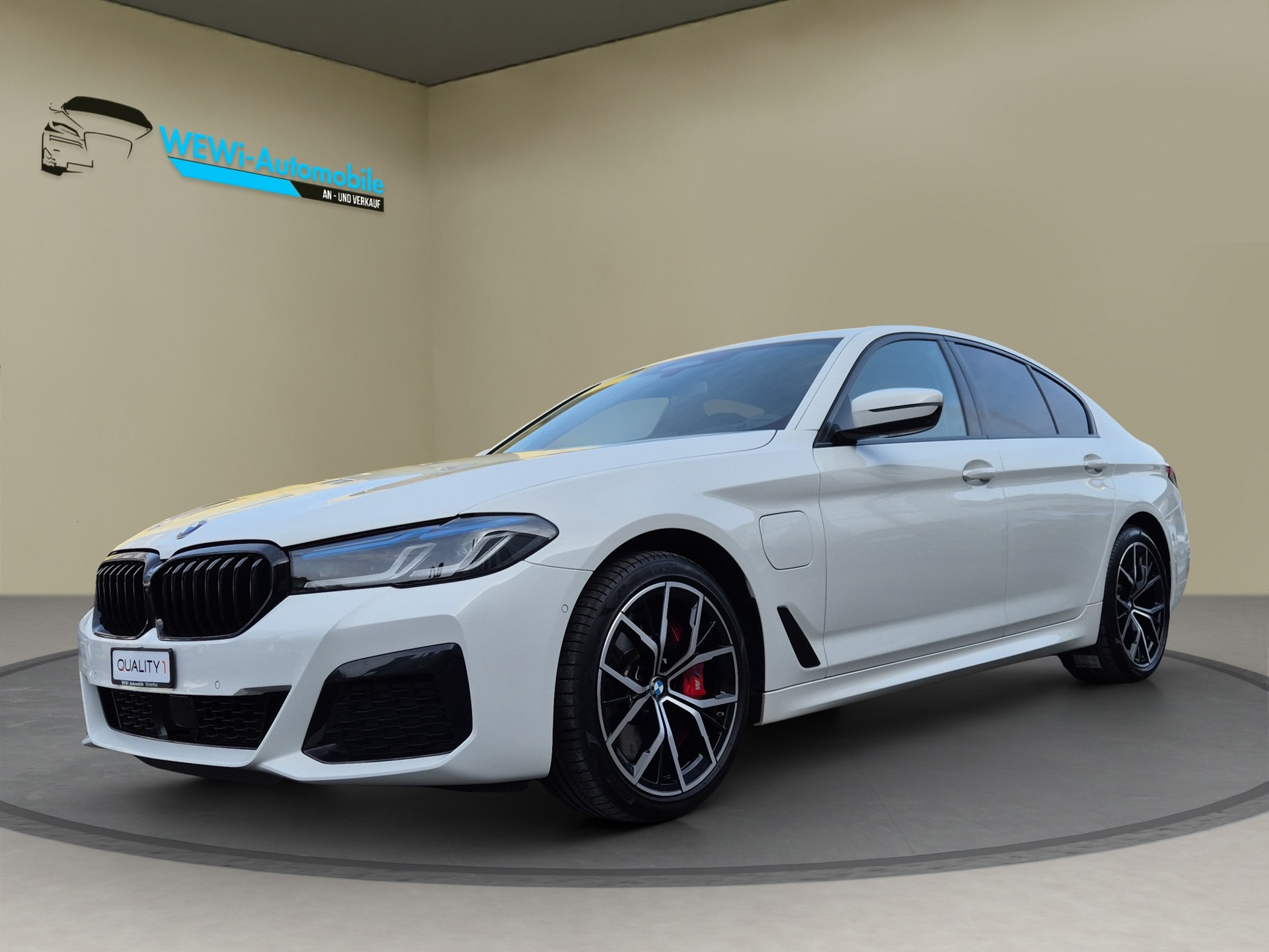 BMW 545e xDrive Pure M Sport Steptronic-image-0