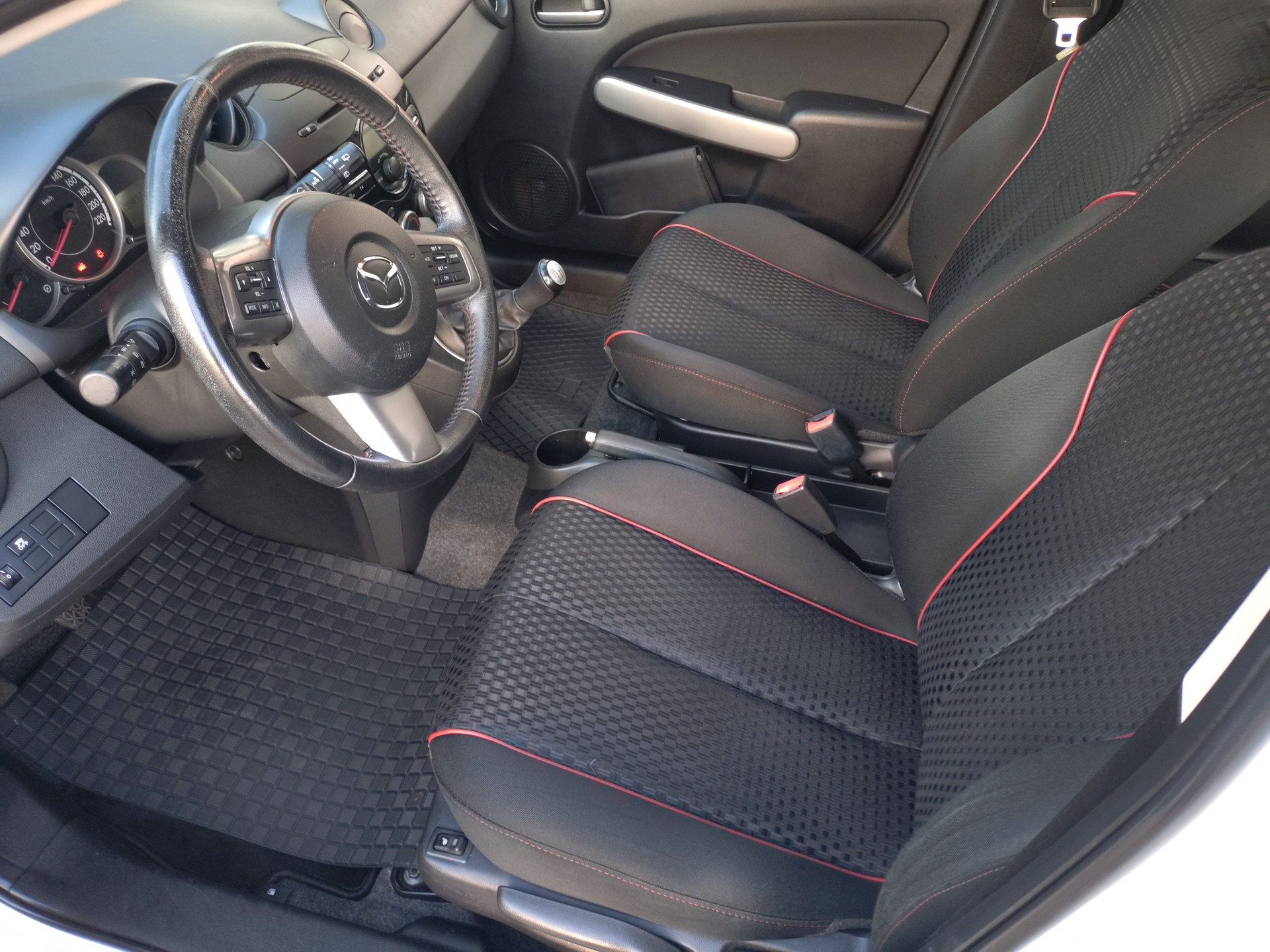 MAZDA 2 1.5i 16V Sport-image-8