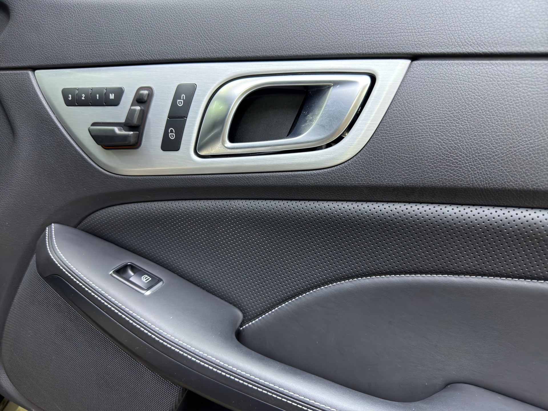 MERCEDES-BENZ SLK 55 AMG 7G-Tronic Speedshift Plus-image-21
