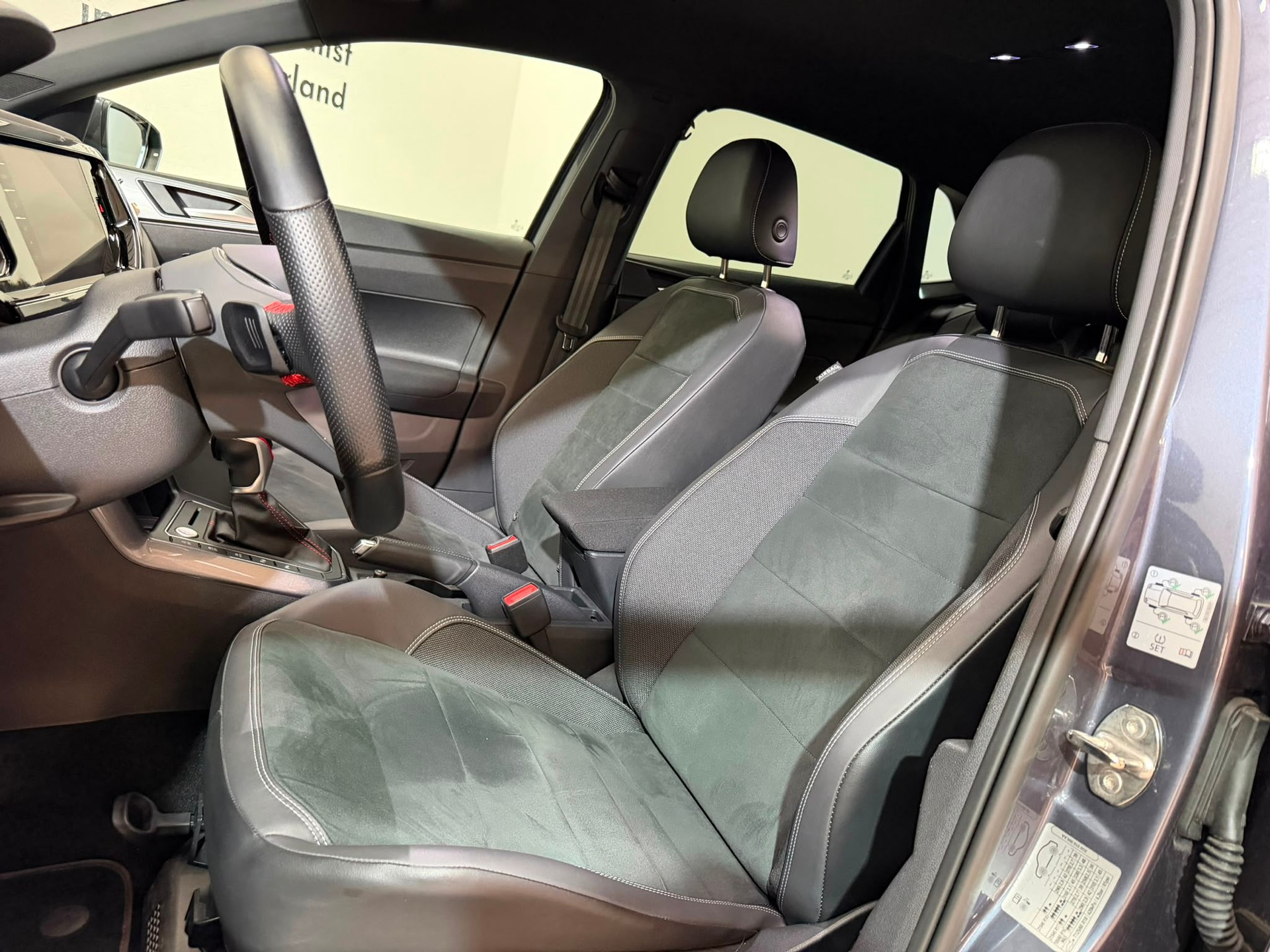VW Polo 2.0 TSI GTI DSG-image-8