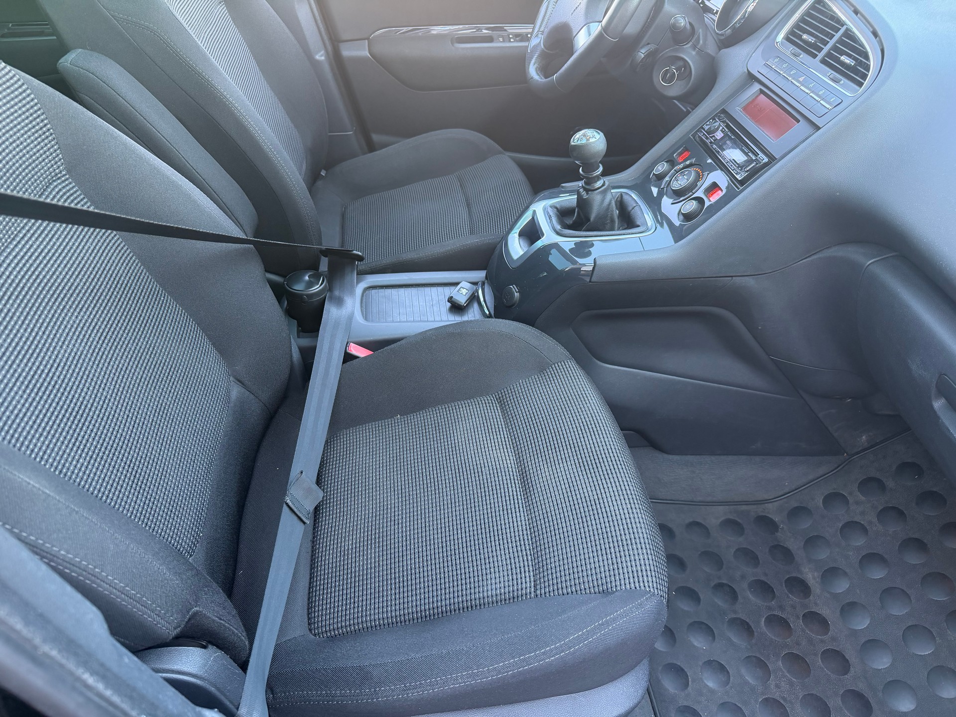 PEUGEOT 5008 2.0 HDI Business-image-9