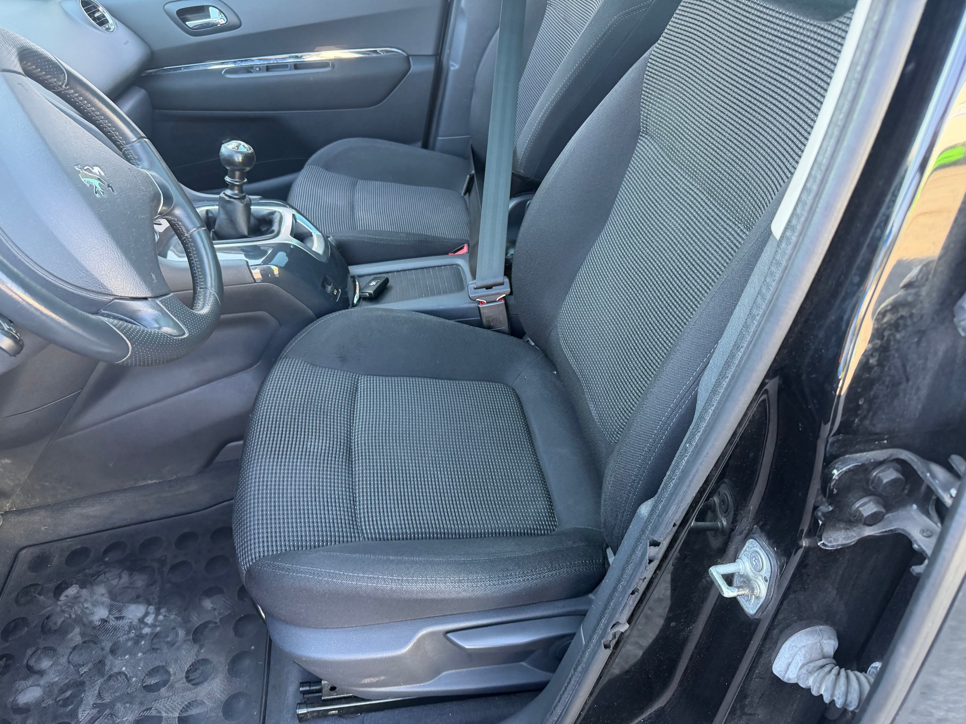 PEUGEOT 5008 2.0 HDI Business-image-4