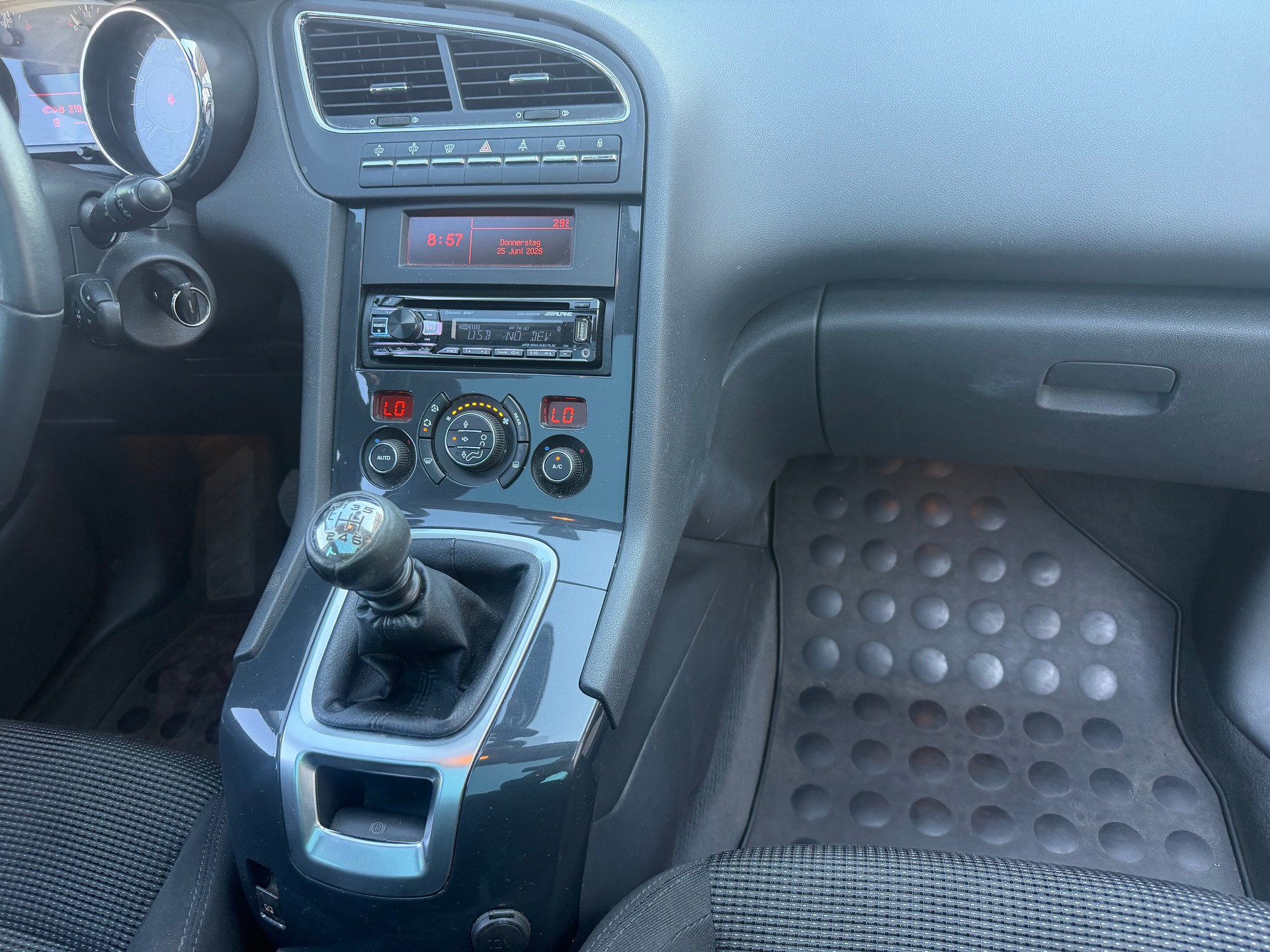 PEUGEOT 5008 2.0 HDI Business-image-10