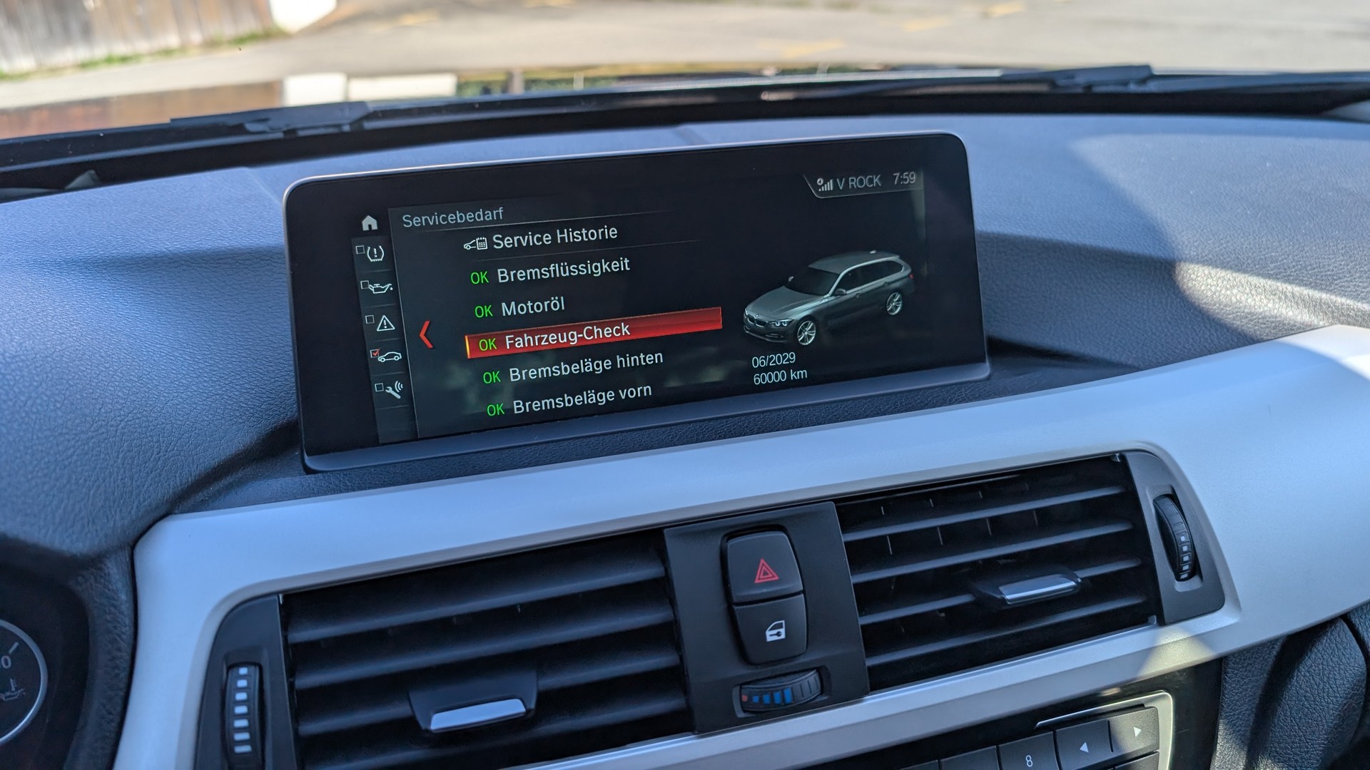 BMW 320d xDrive-image-12