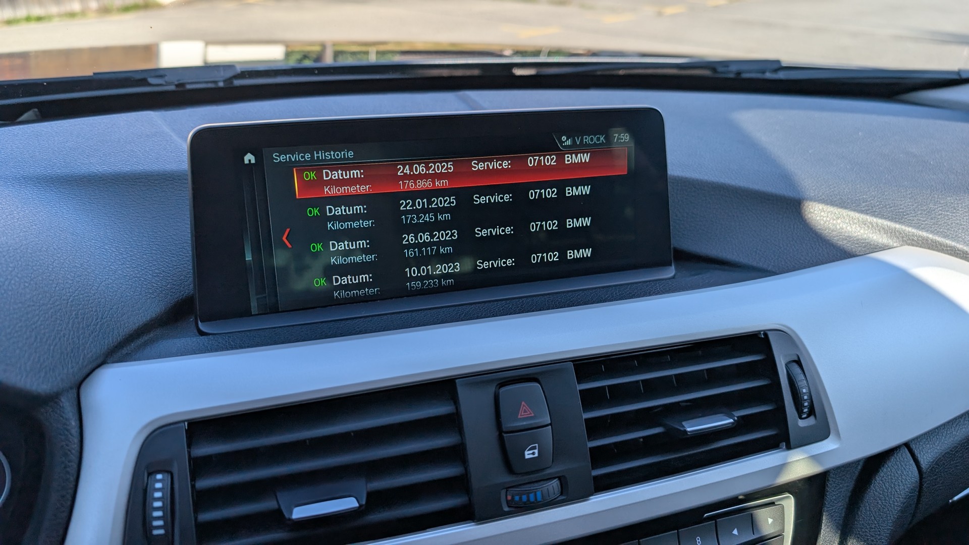 BMW 320d xDrive-image-9