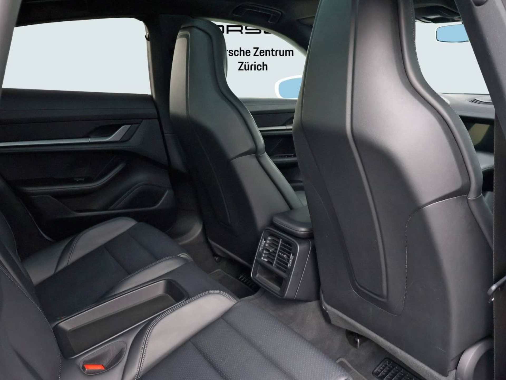 PORSCHE Taycan 4S-image-14