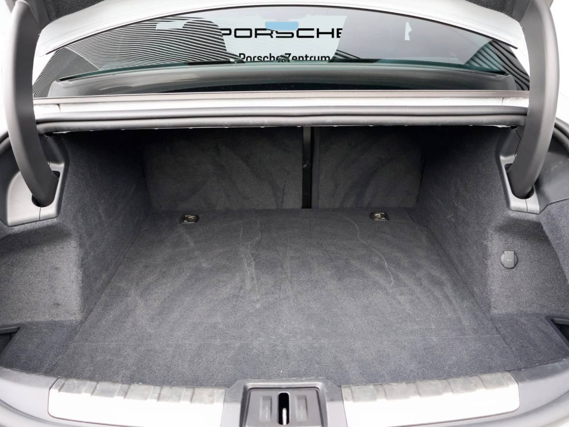 PORSCHE Taycan 4S-image-17