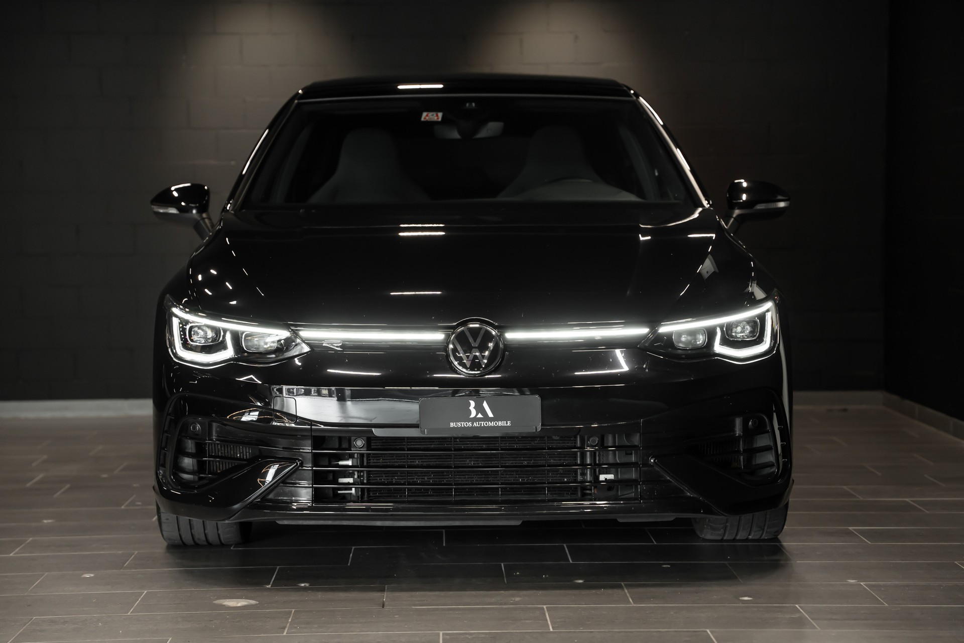 VW Golf 2.0 TSI R DSG 4Motion / Schiebedach / Harman Kardon / Akrapovic-image-2