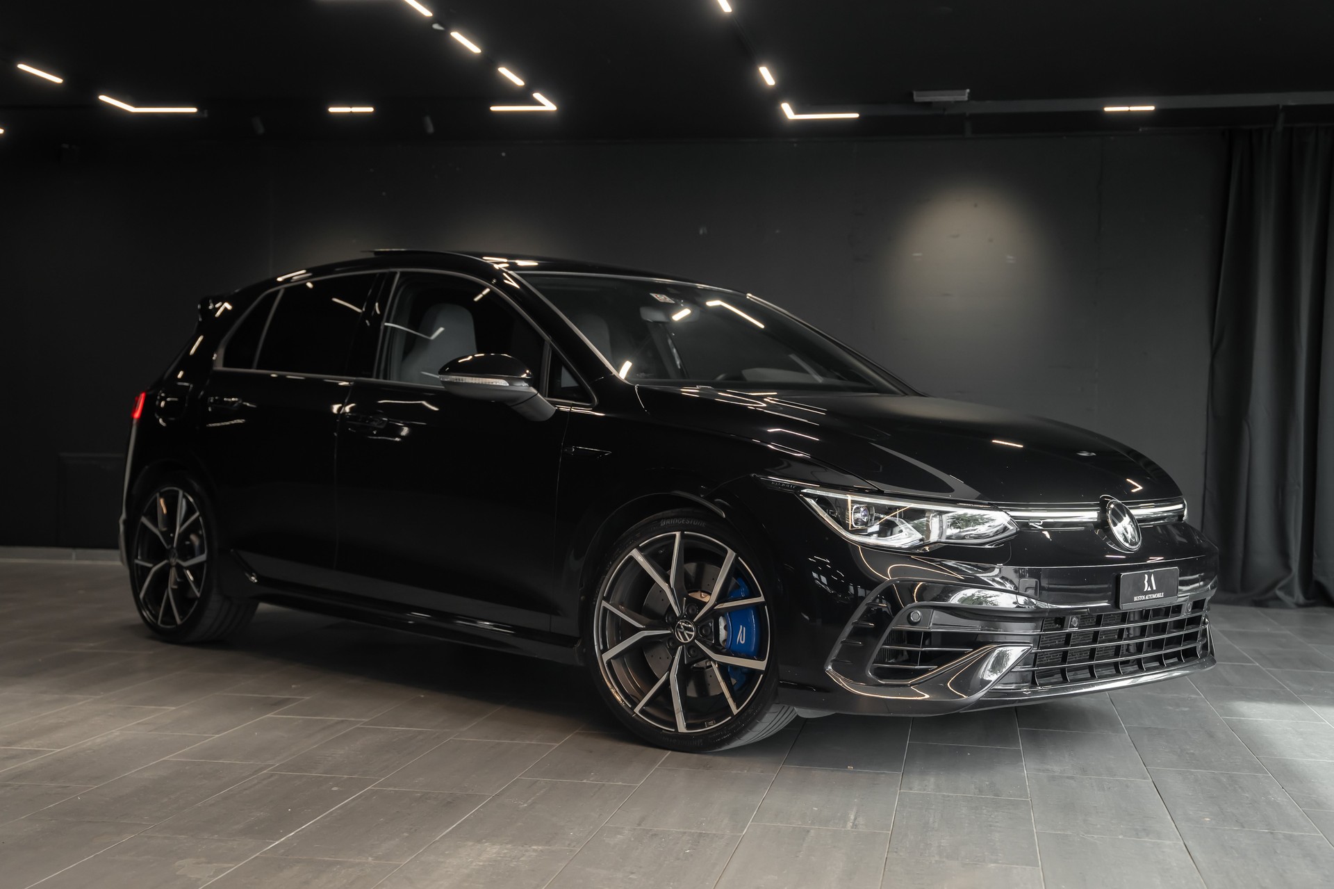 VW Golf 2.0 TSI R DSG 4Motion / Schiebedach / Harman Kardon / Akrapovic-image-0