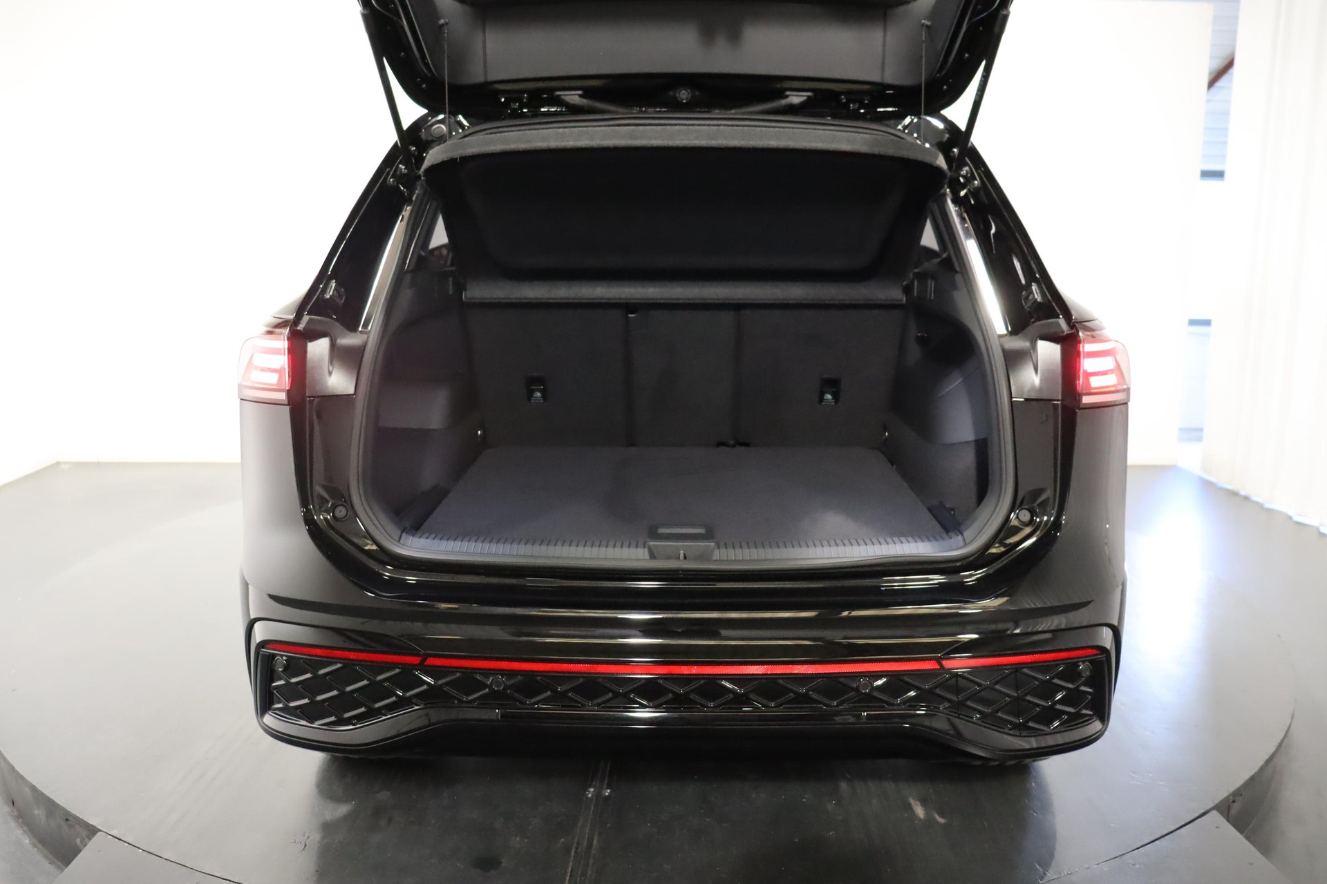 VW Tiguan 2.0 TSI R-Line DSG 4motion-image-8