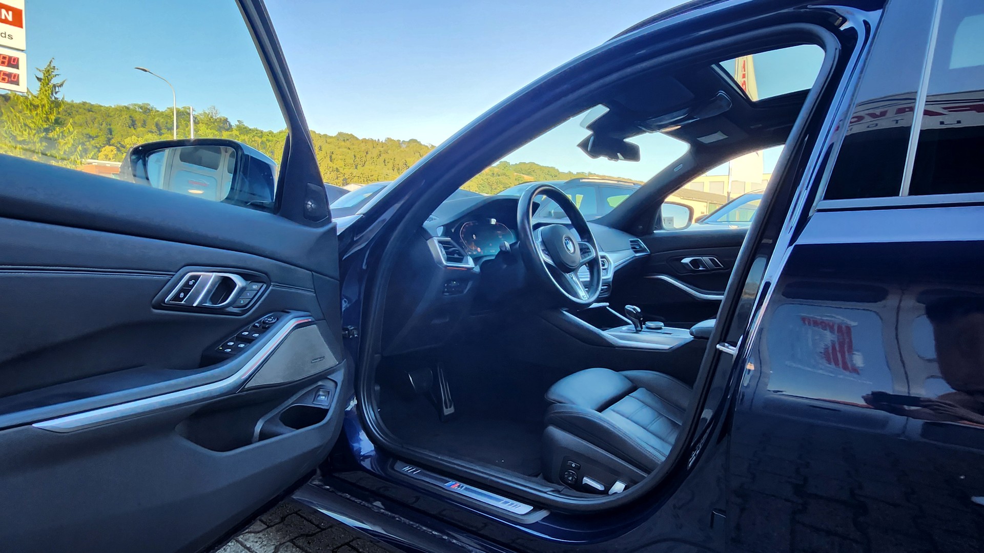 BMW 330i Touring xDrive Steptronic M Sport (CH)-image-2