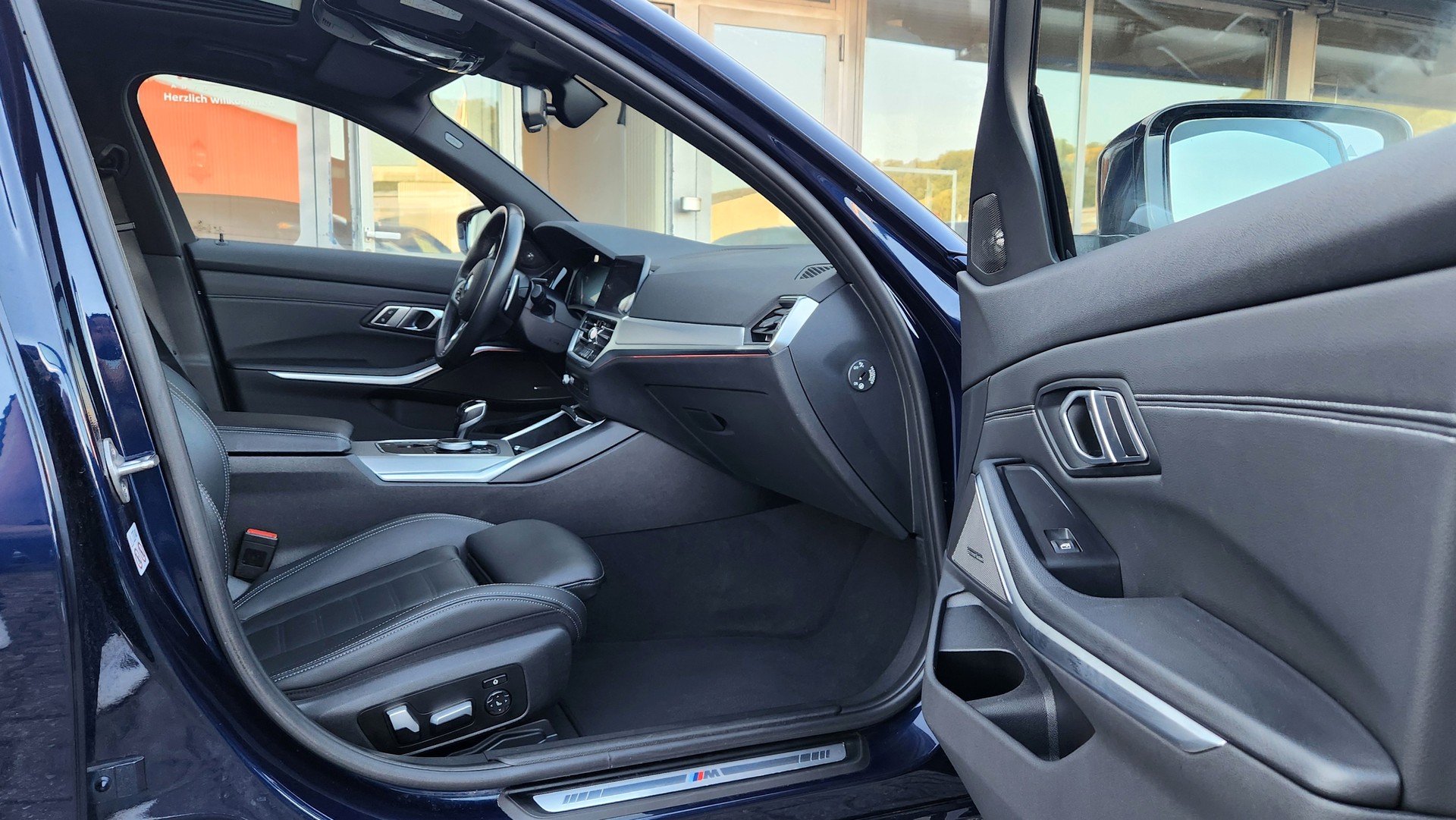 BMW 330i Touring xDrive Steptronic M Sport (CH)-image-10