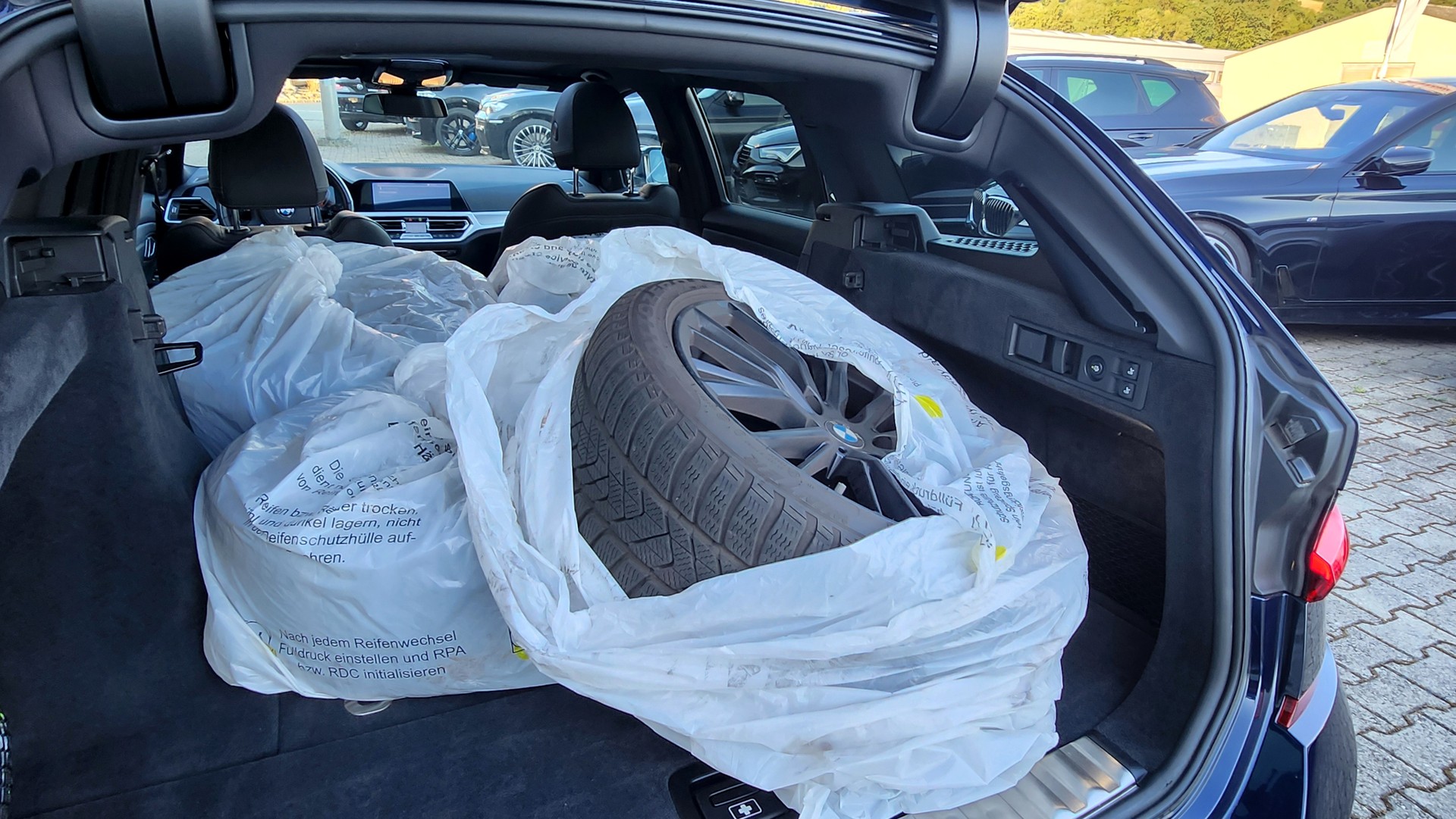 BMW 330i Touring xDrive Steptronic M Sport (CH)-image-8