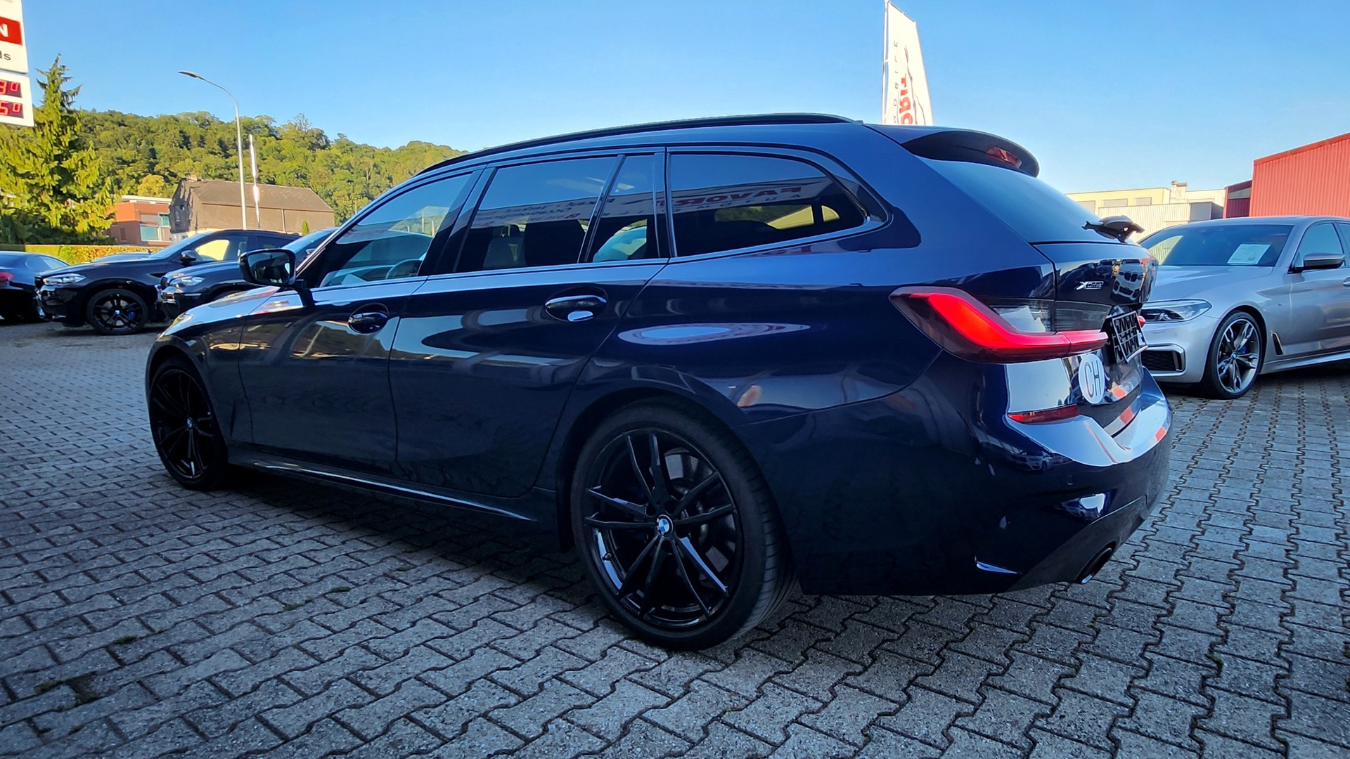 BMW 330i Touring xDrive Steptronic M Sport (CH)-image-1