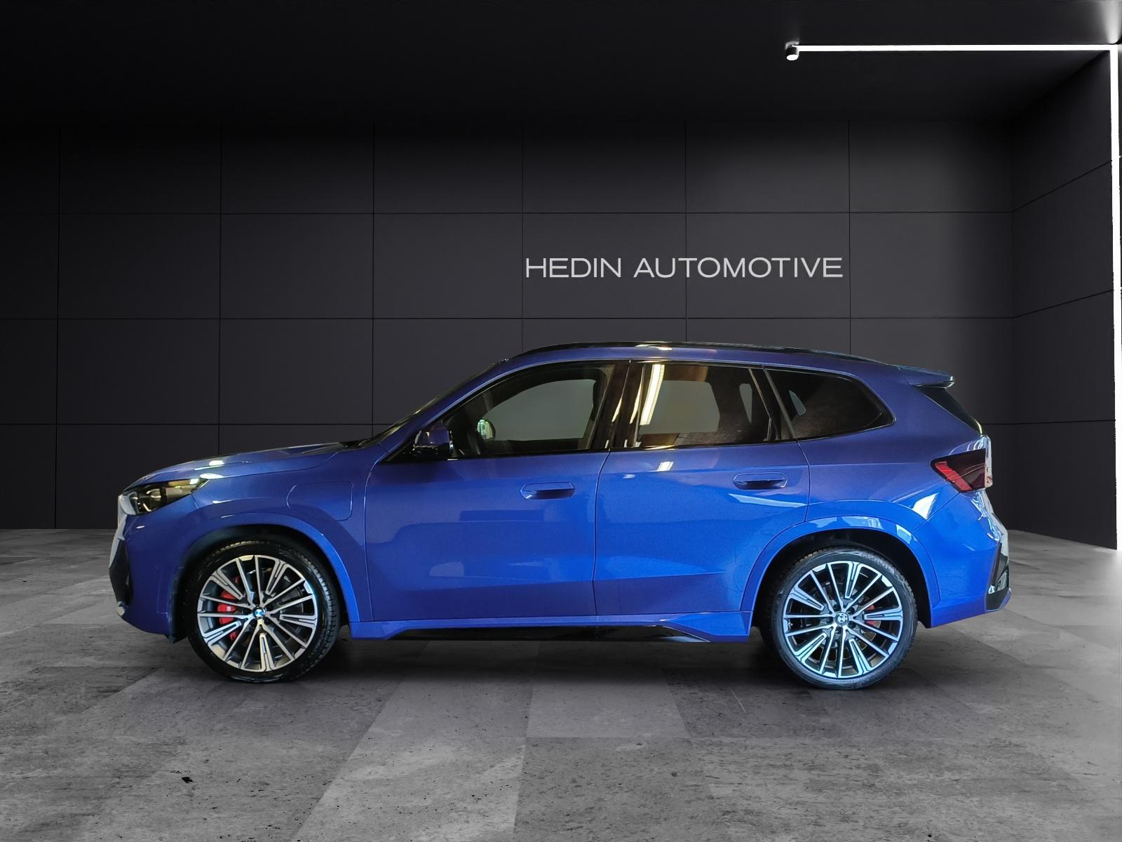 BMW X1 30e xDrive paddles-showroom-element-1