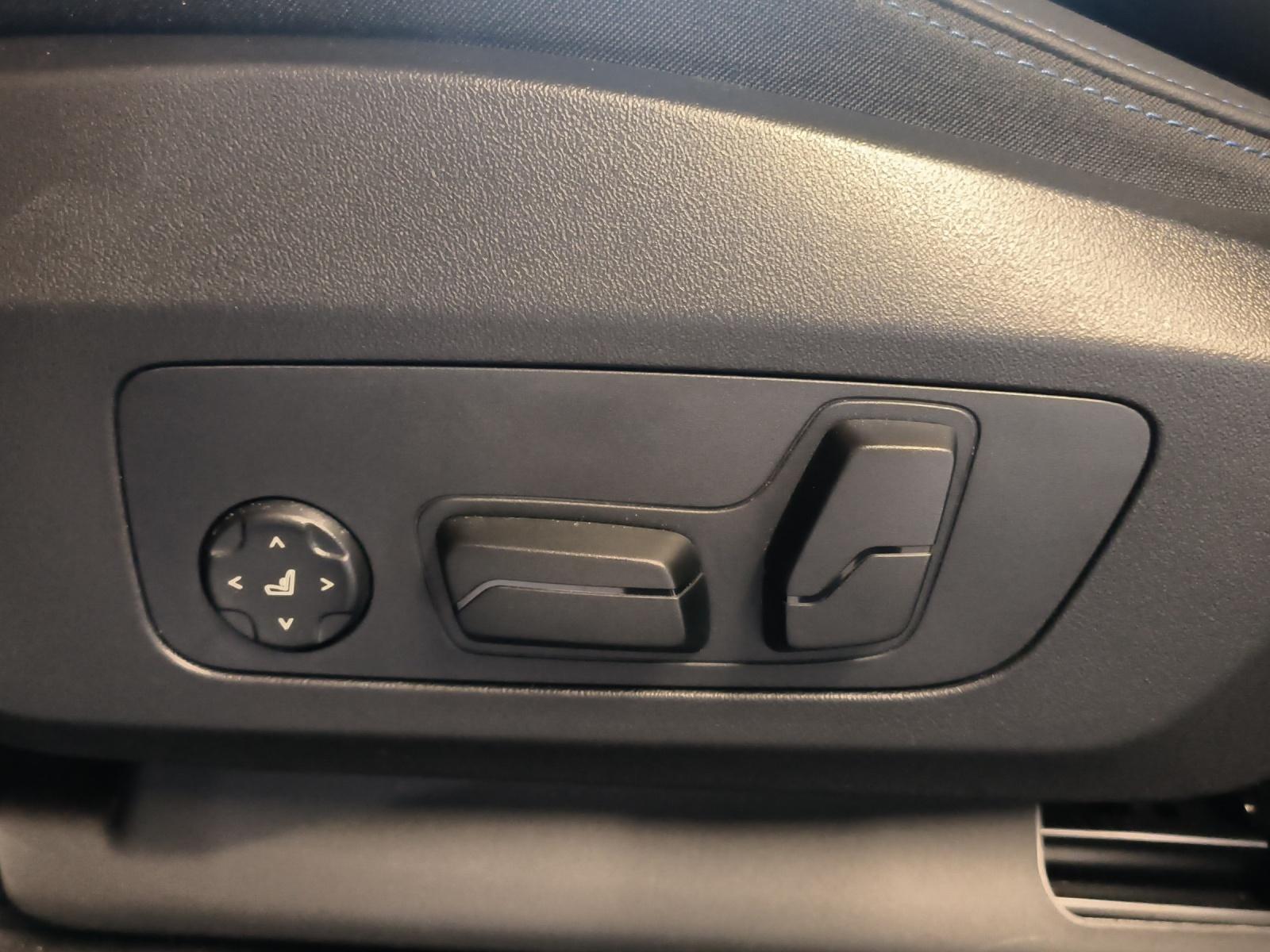 BMW X1 30e xDrive paddles-image-21