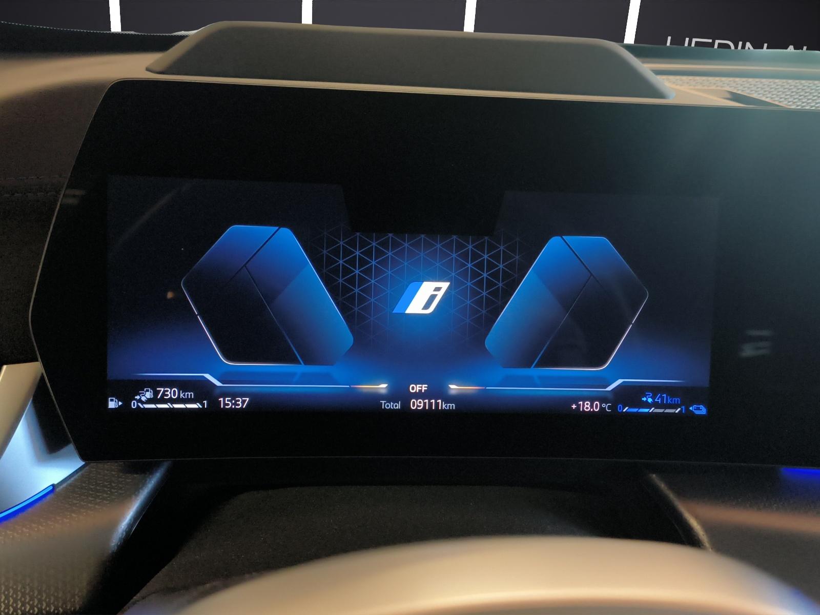BMW X1 30e xDrive paddles-image-16