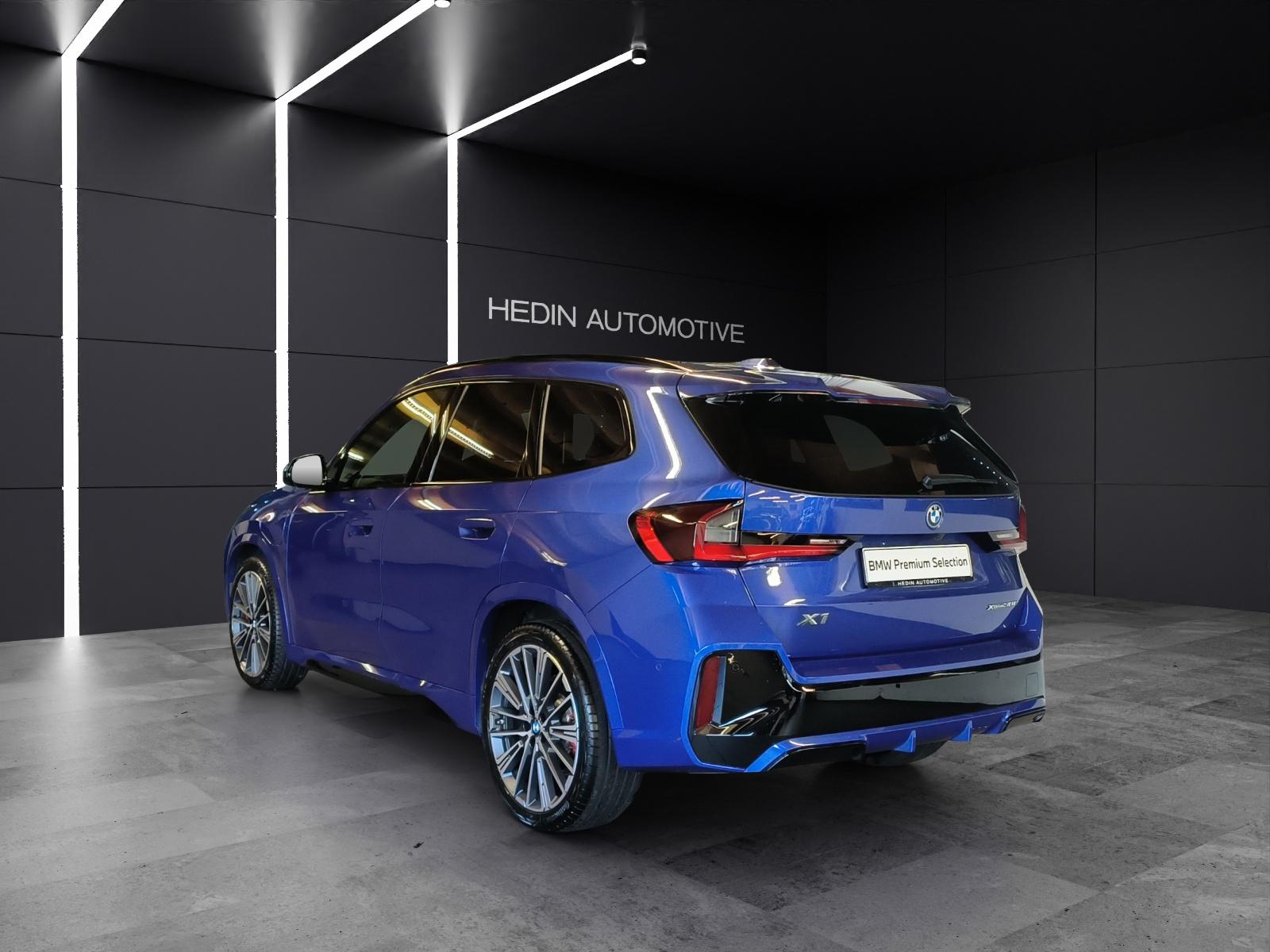 BMW X1 30e xDrive paddles-showroom-element-2