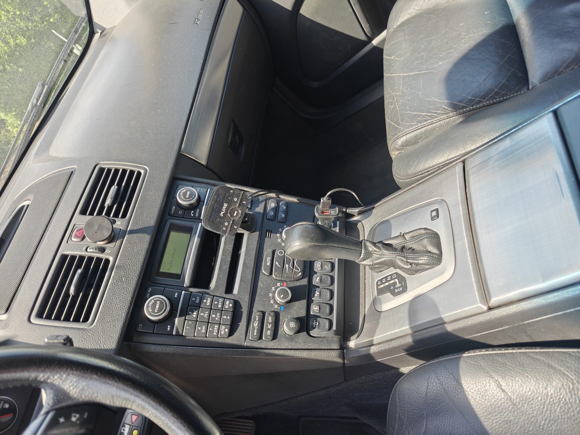 VOLVO XC90 D5 AWD Momentum-image-6