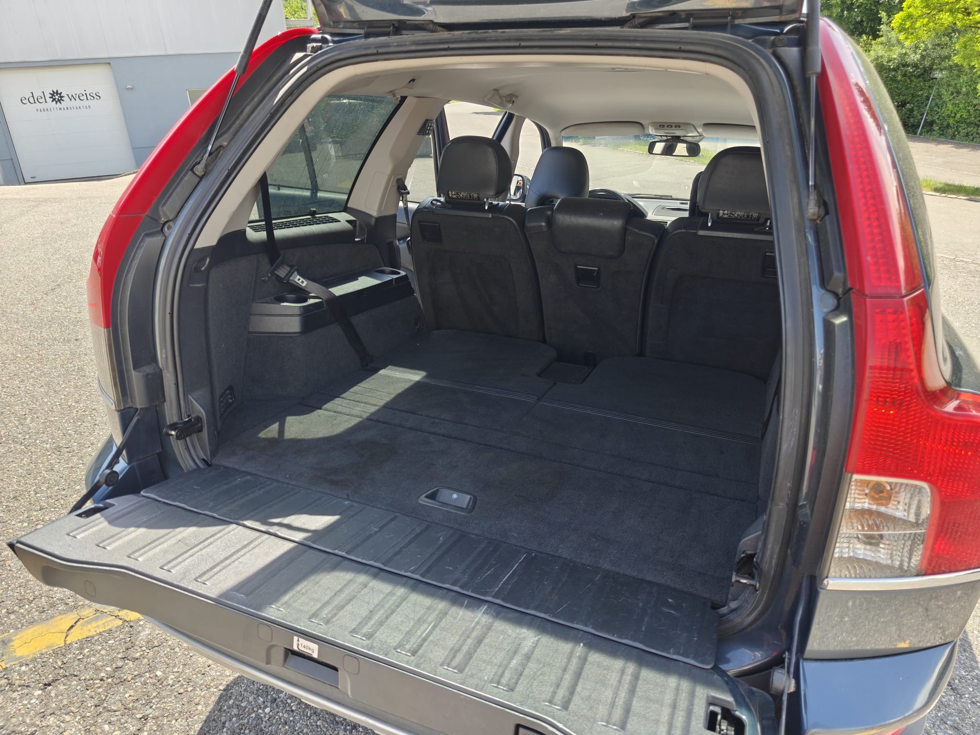 VOLVO XC90 D5 AWD Momentum-image-4